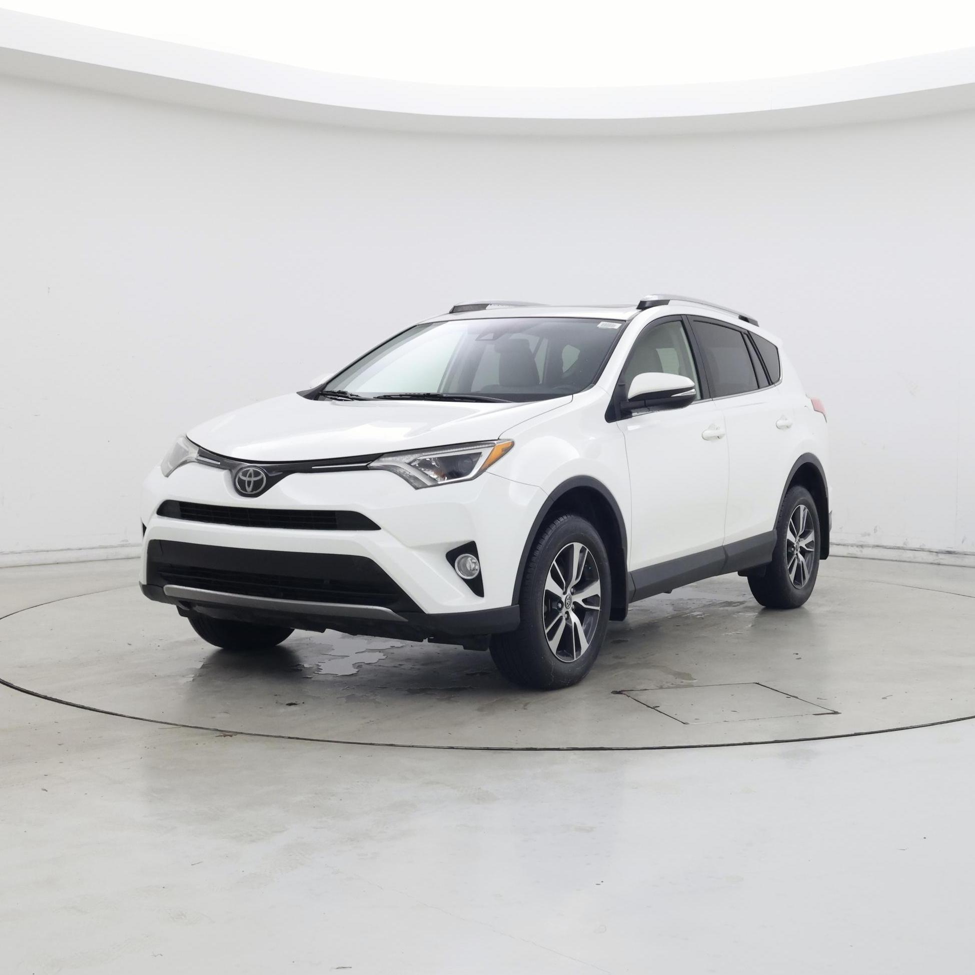 Thumbnail: 2017 Toyota RAV4 - 4