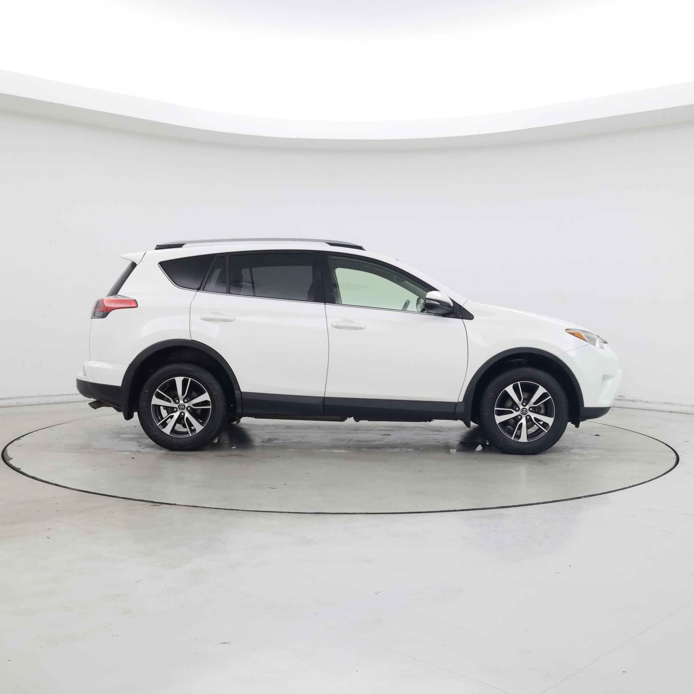 Thumbnail: 2017 Toyota RAV4 - 7