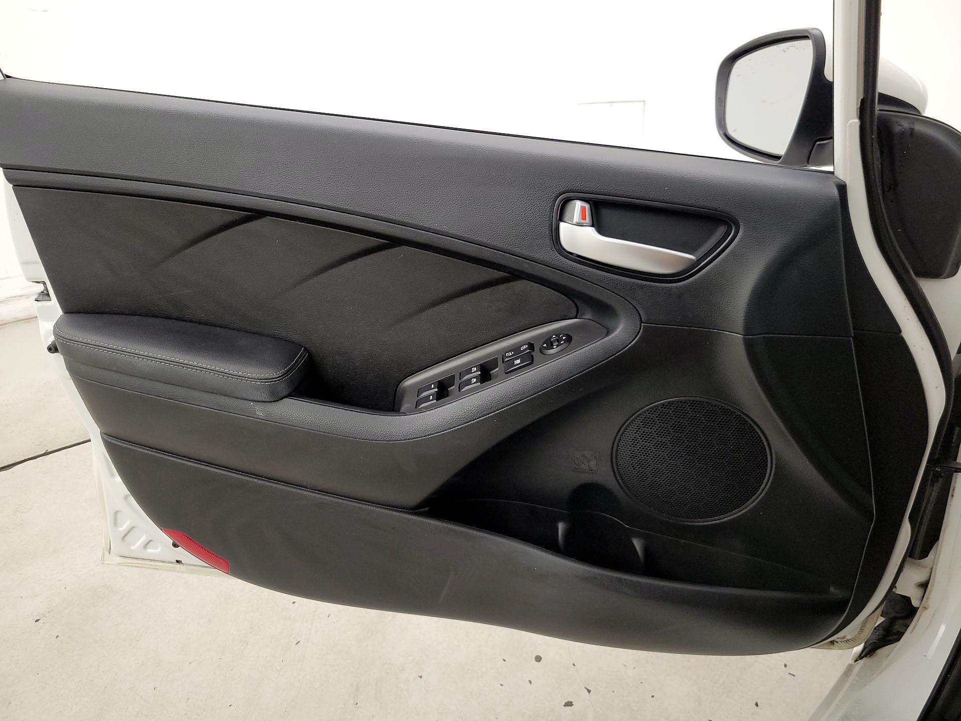 Thumbnail: 2017 Kia Forte - 12