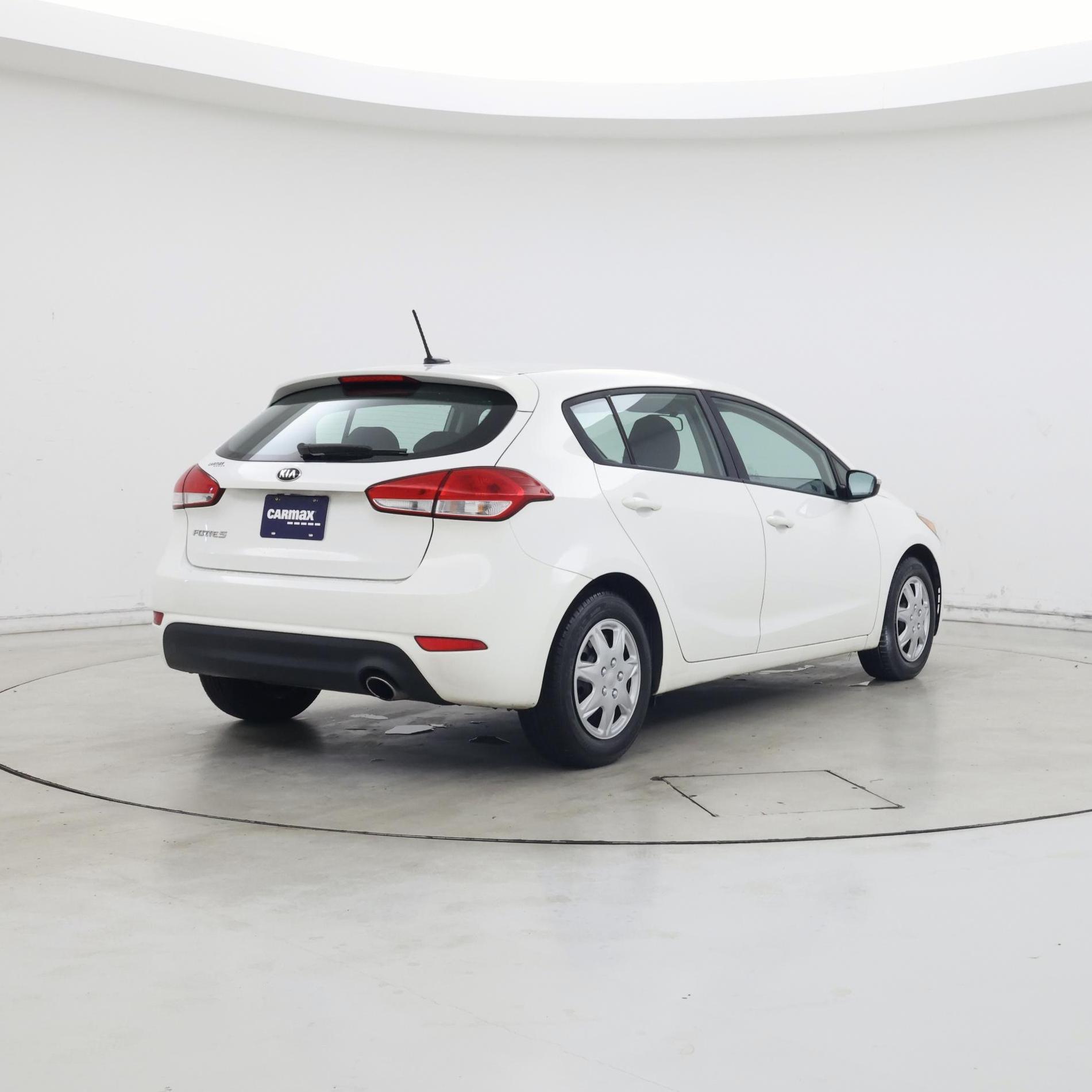 Thumbnail: 2017 Kia Forte - 8