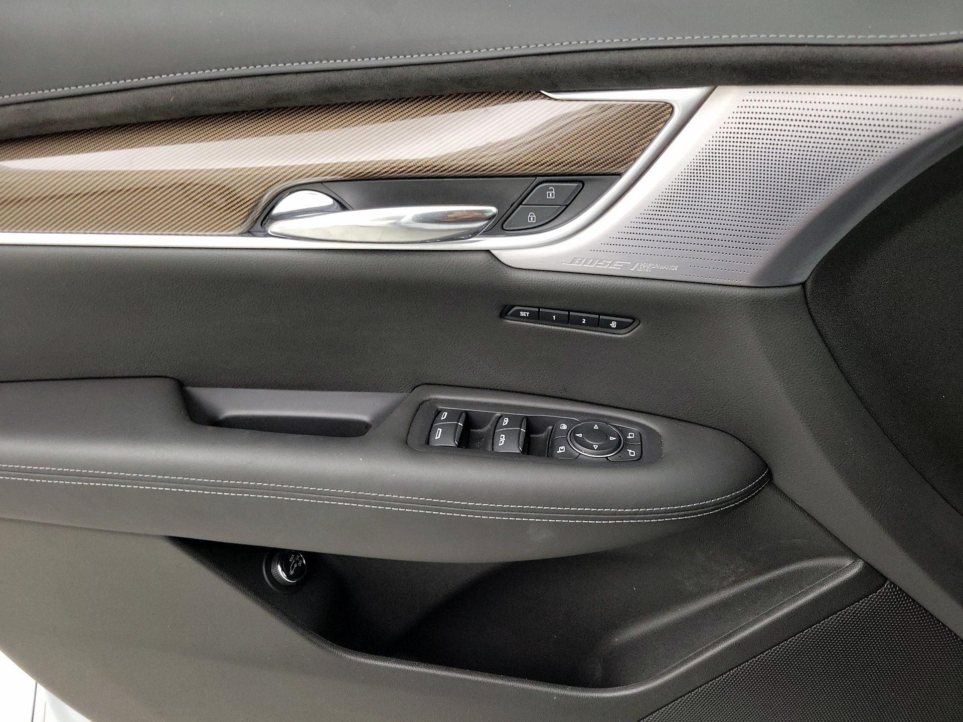 Thumbnail: 2023 Cadillac XT6 - 12