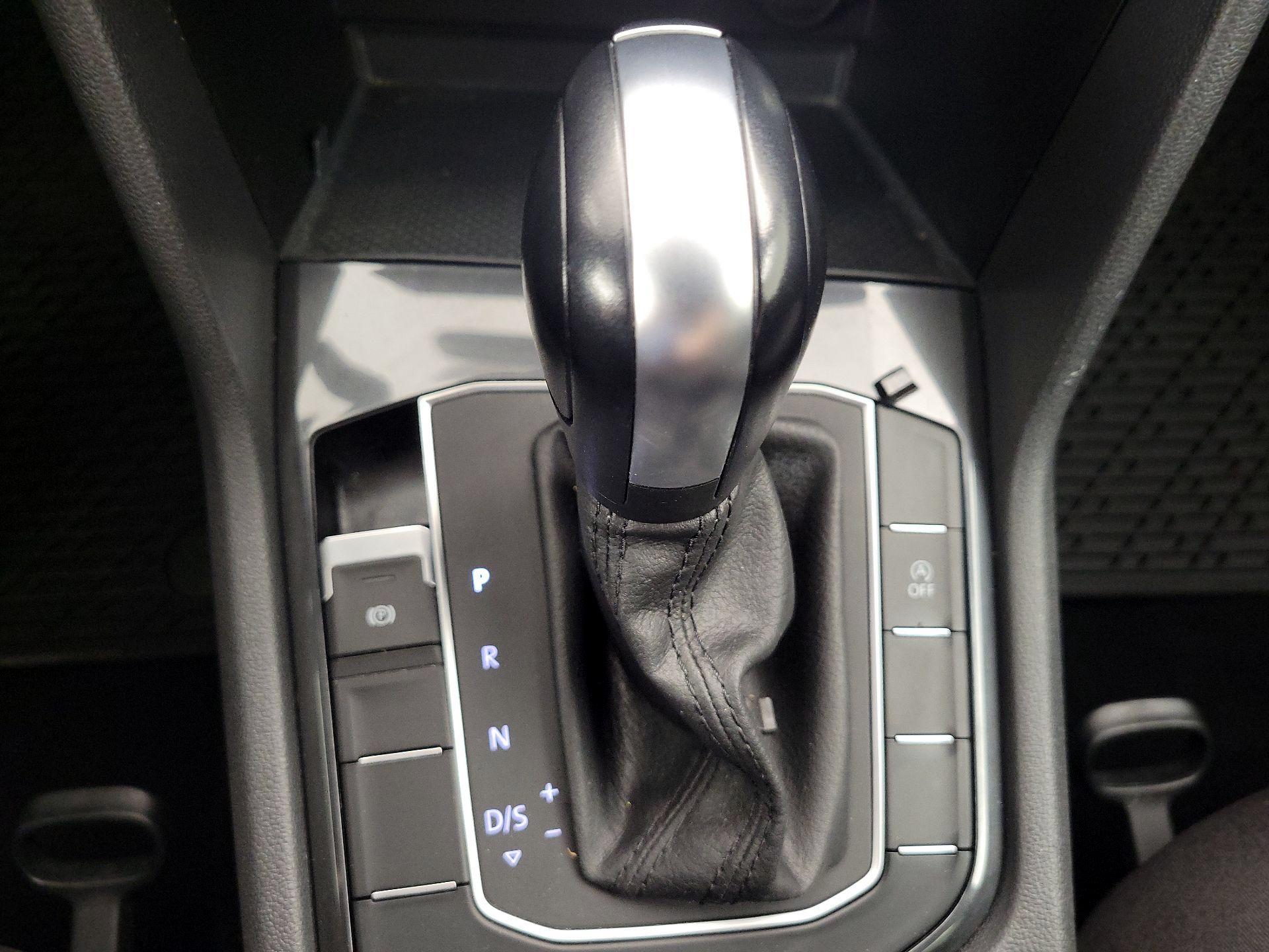 Thumbnail: 2020 Volkswagen Tiguan - 17