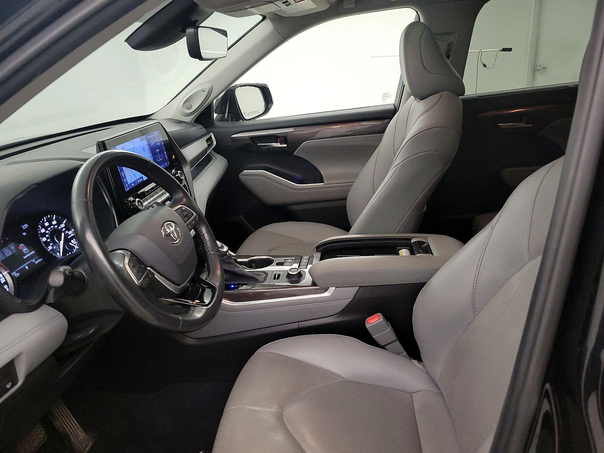 Thumbnail: 2021 Toyota Highlander - 11