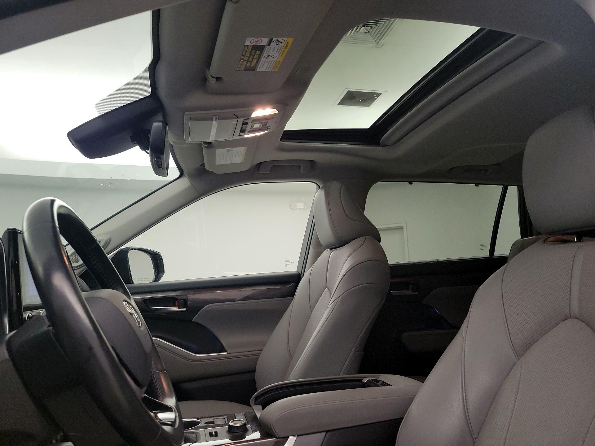 Thumbnail: 2021 Toyota Highlander - 20