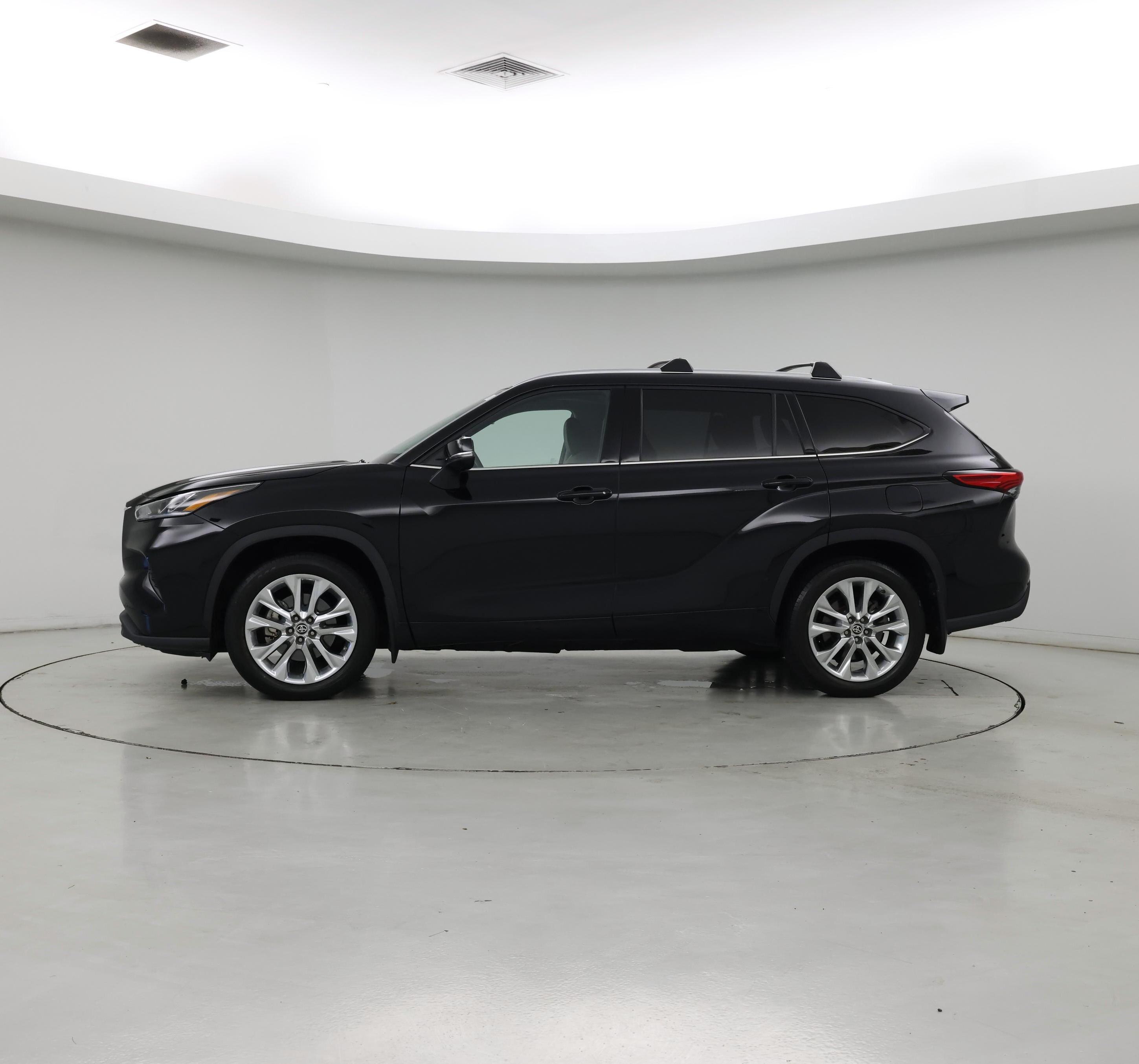 Thumbnail: 2021 Toyota Highlander - 3