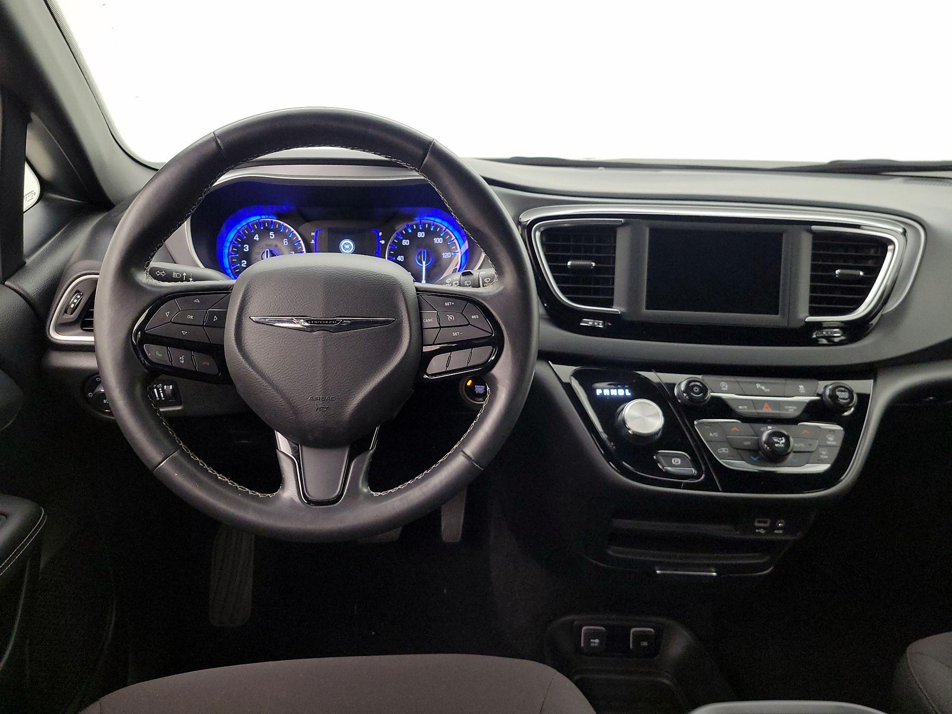 Thumbnail: 2020 Chrysler Pacifica - 10