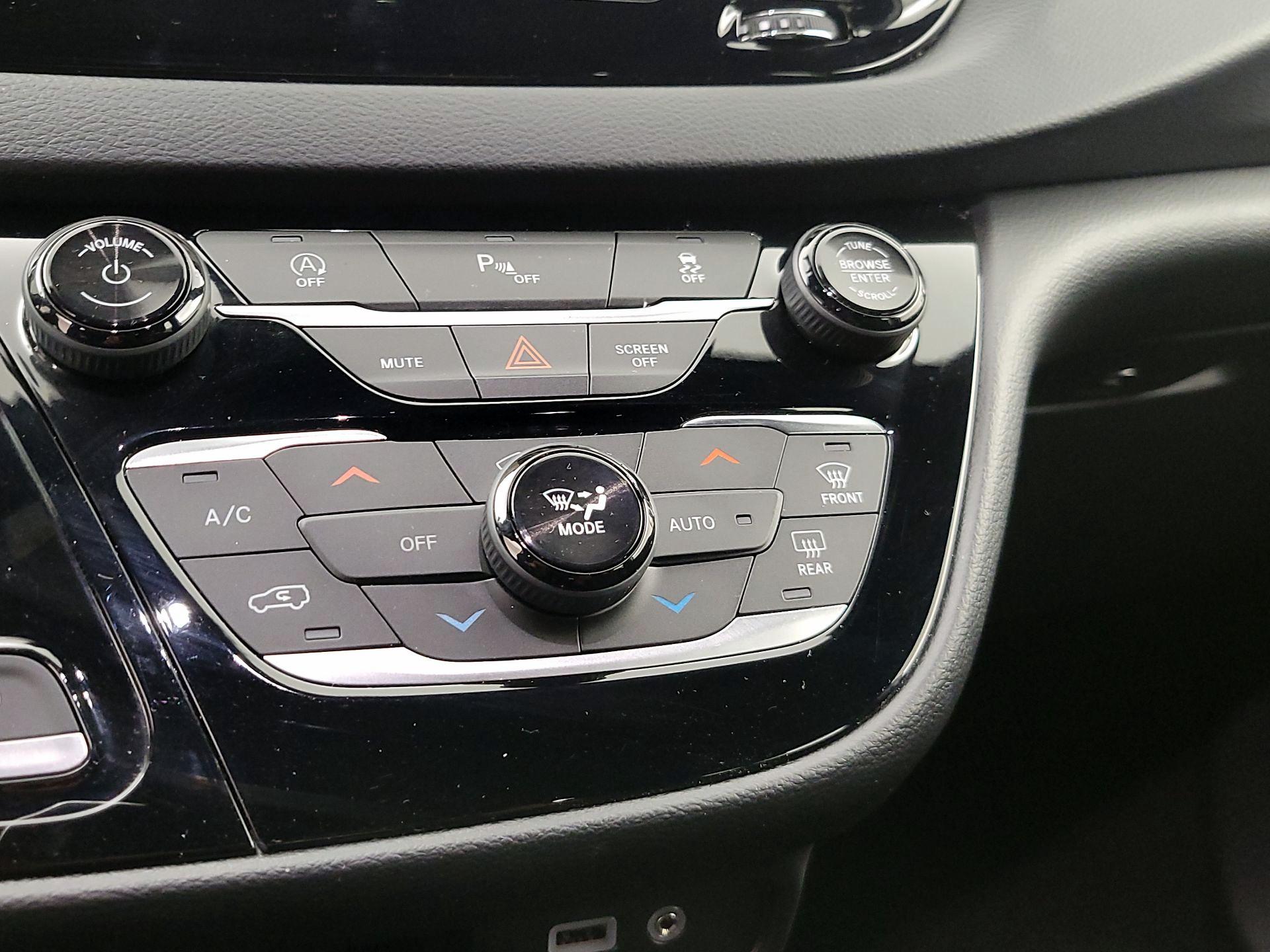 Thumbnail: 2020 Chrysler Pacifica - 16
