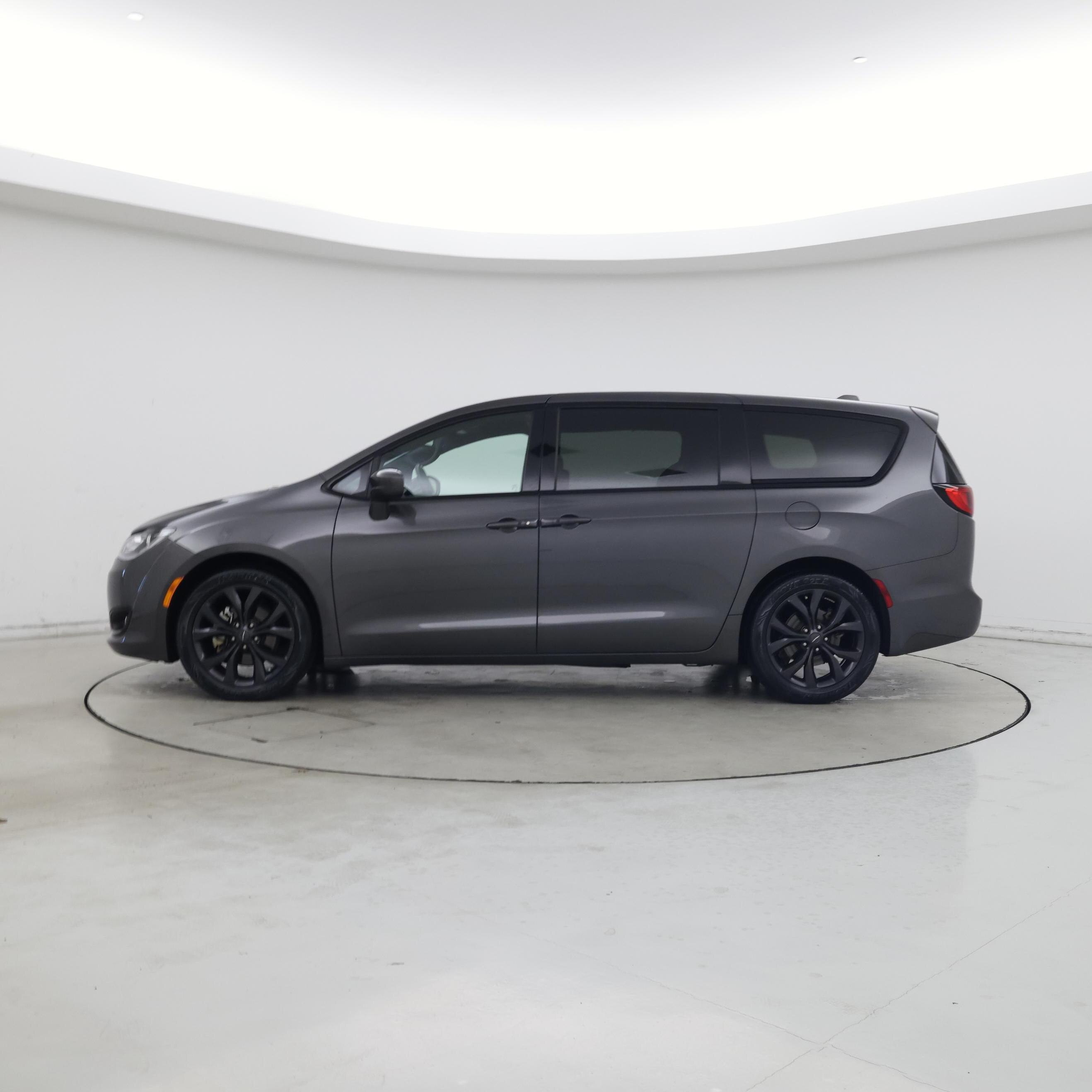 Thumbnail: 2020 Chrysler Pacifica - 3