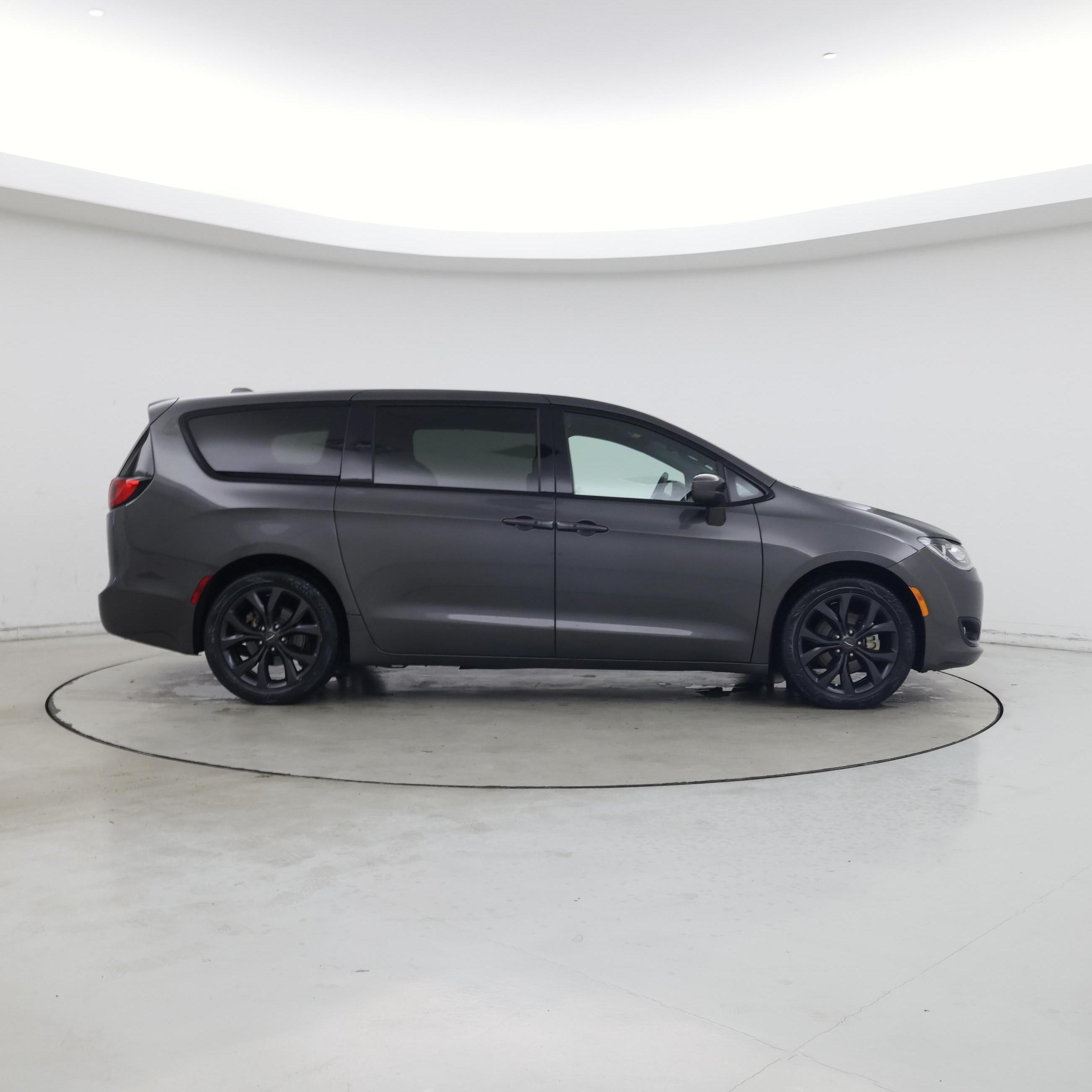 Thumbnail: 2020 Chrysler Pacifica - 7