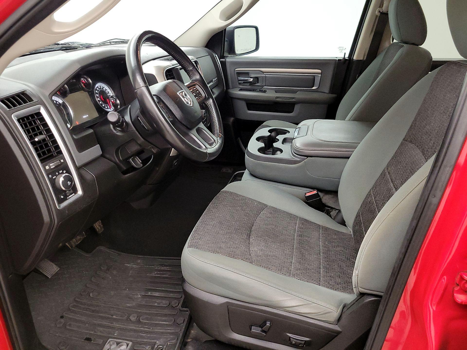 Thumbnail: 2019 RAM 1500 Classic - 11