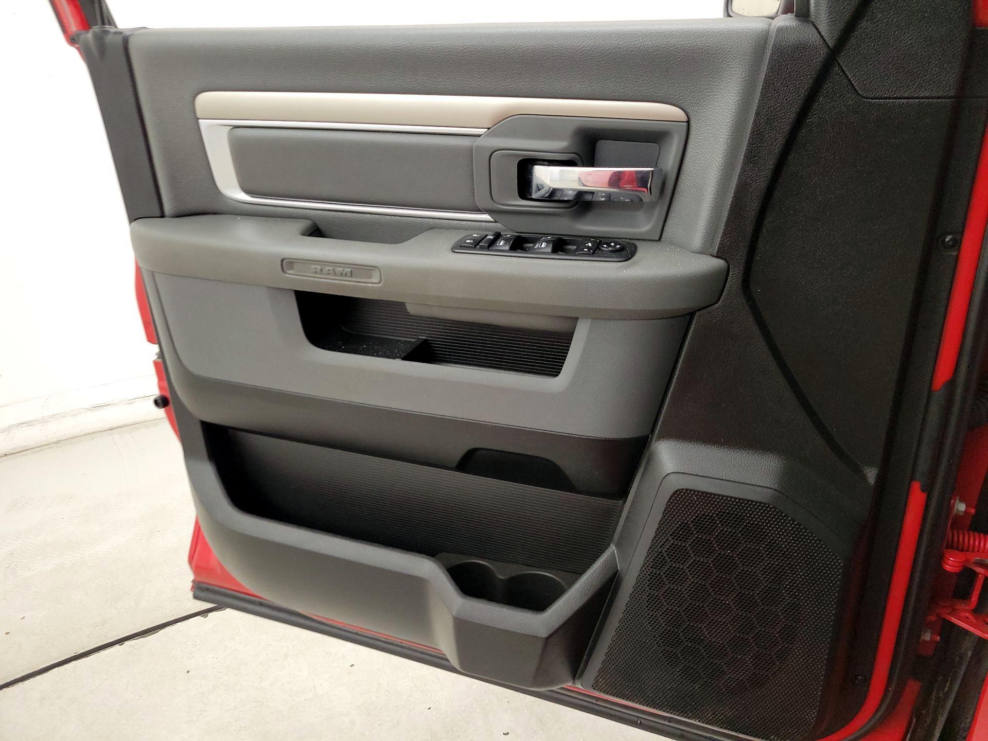 Thumbnail: 2019 RAM 1500 Classic - 12