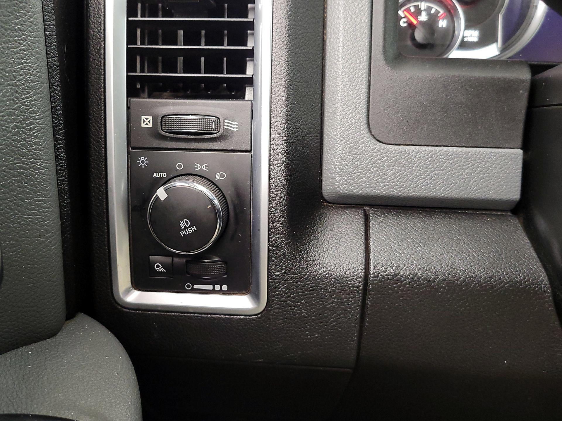 Thumbnail: 2019 RAM 1500 Classic - 13