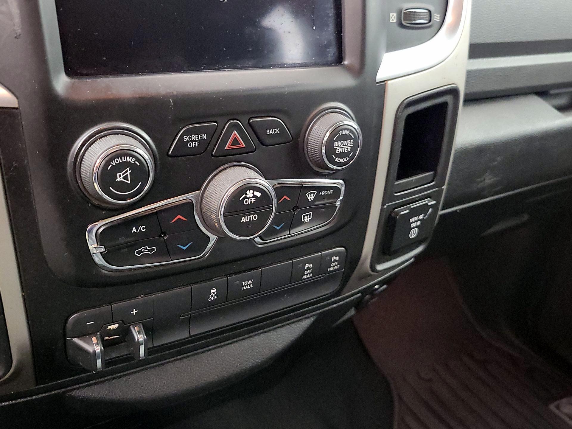 Thumbnail: 2019 RAM 1500 Classic - 16