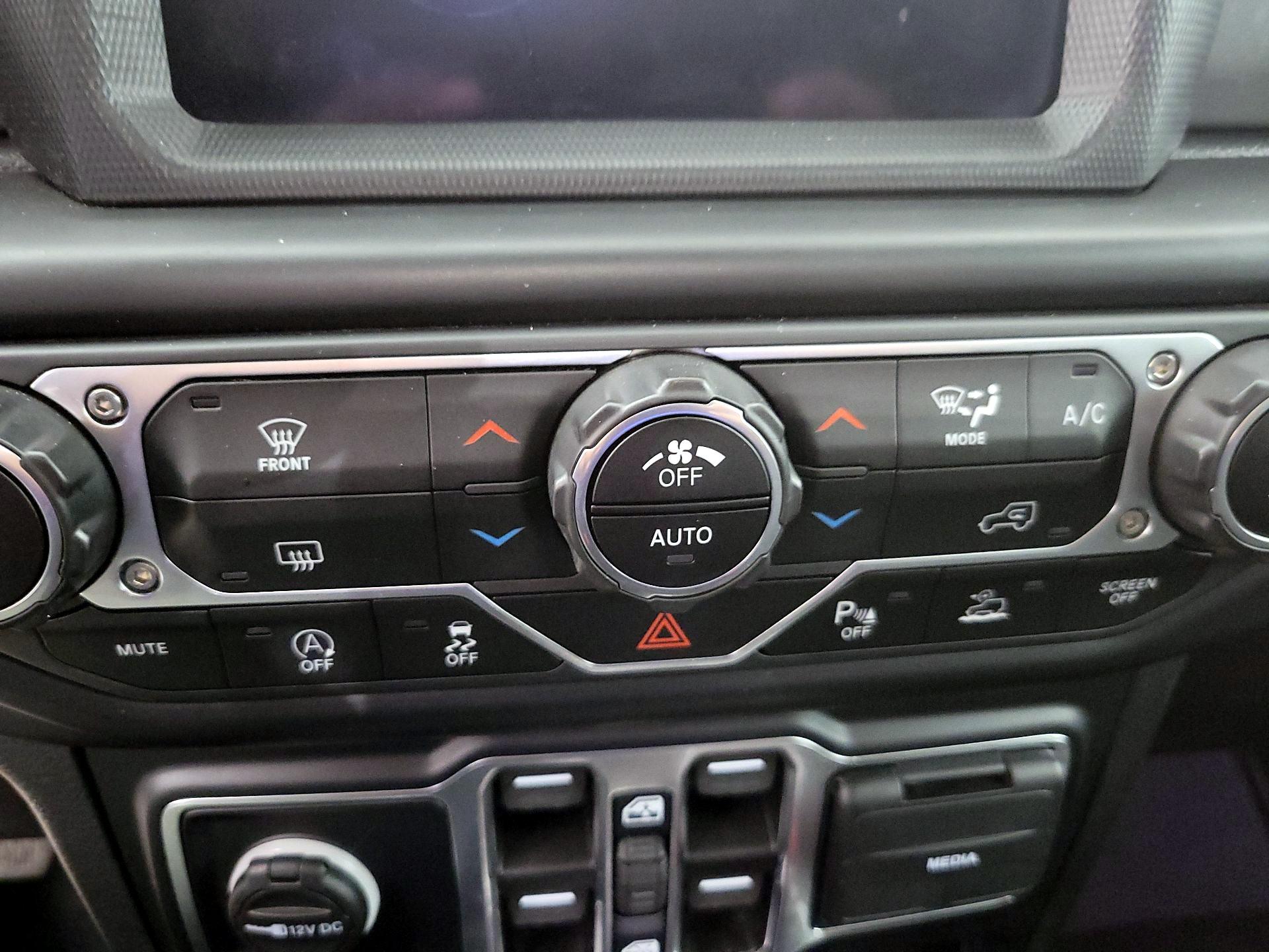 Thumbnail: 2021 Jeep Gladiator - 17