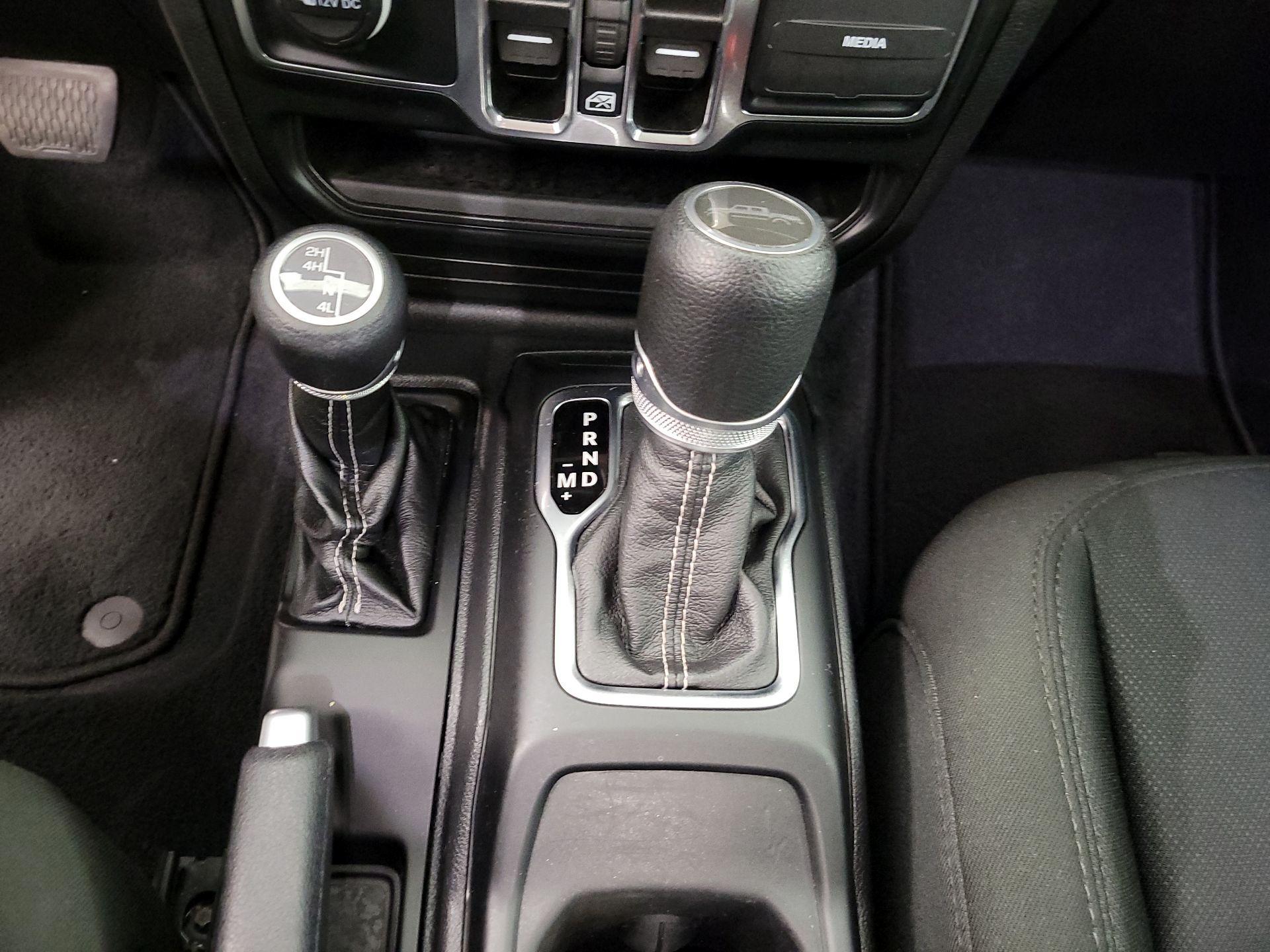 Thumbnail: 2021 Jeep Gladiator - 18