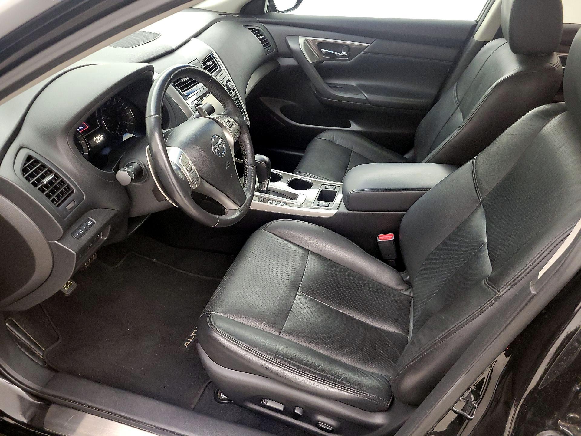 Thumbnail: 2015 Nissan Altima - 11