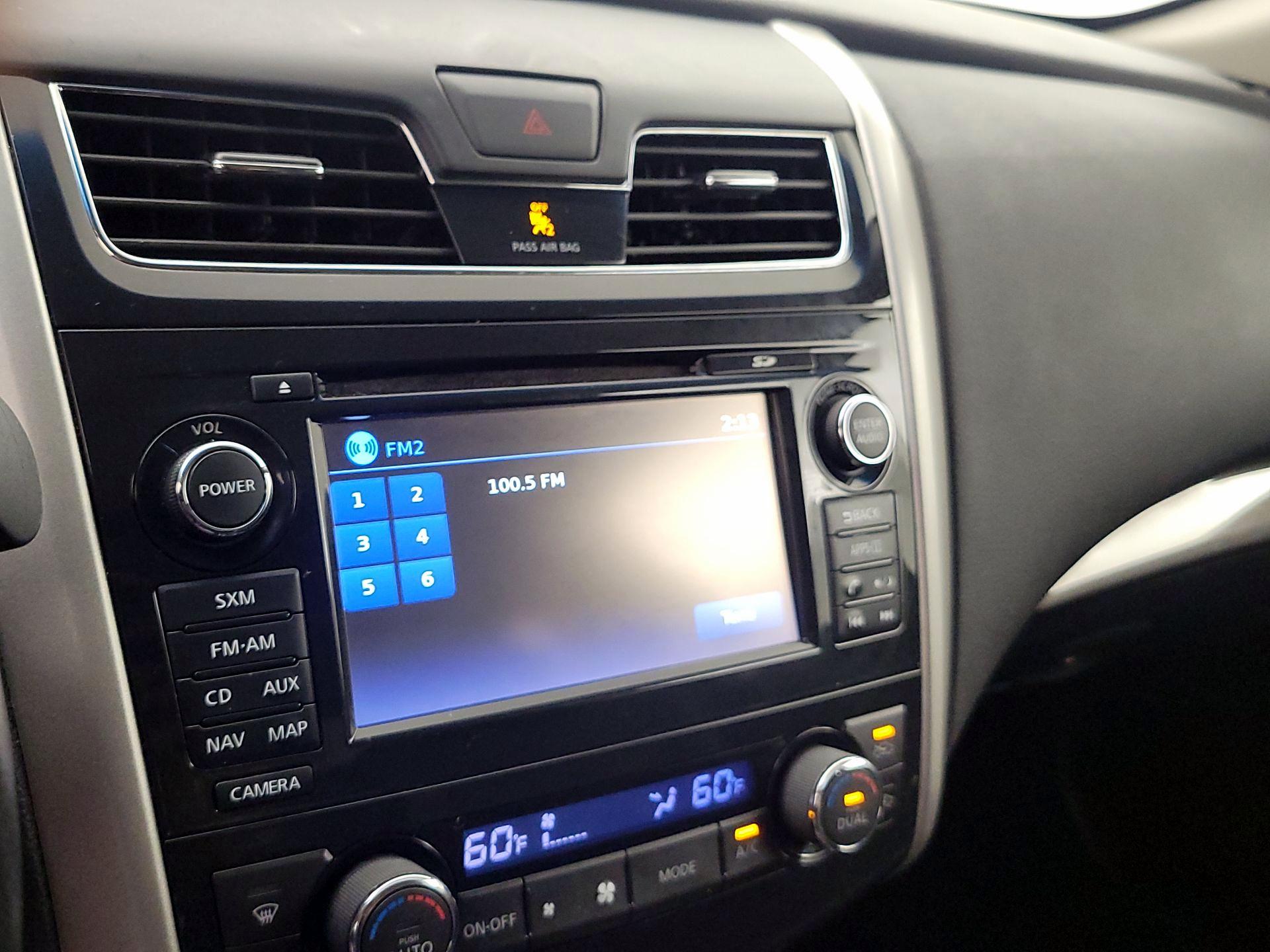 Thumbnail: 2015 Nissan Altima - 16