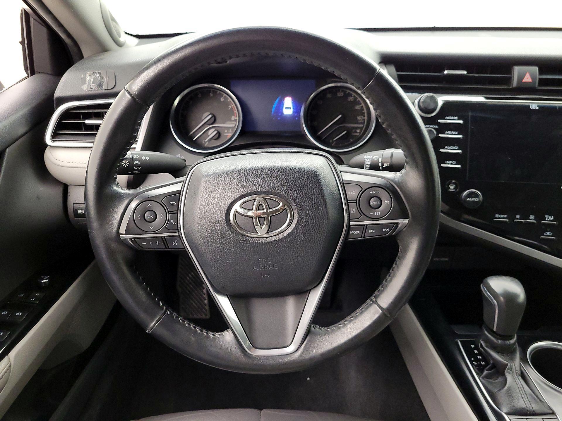 Thumbnail: 2018 Toyota Camry - 10