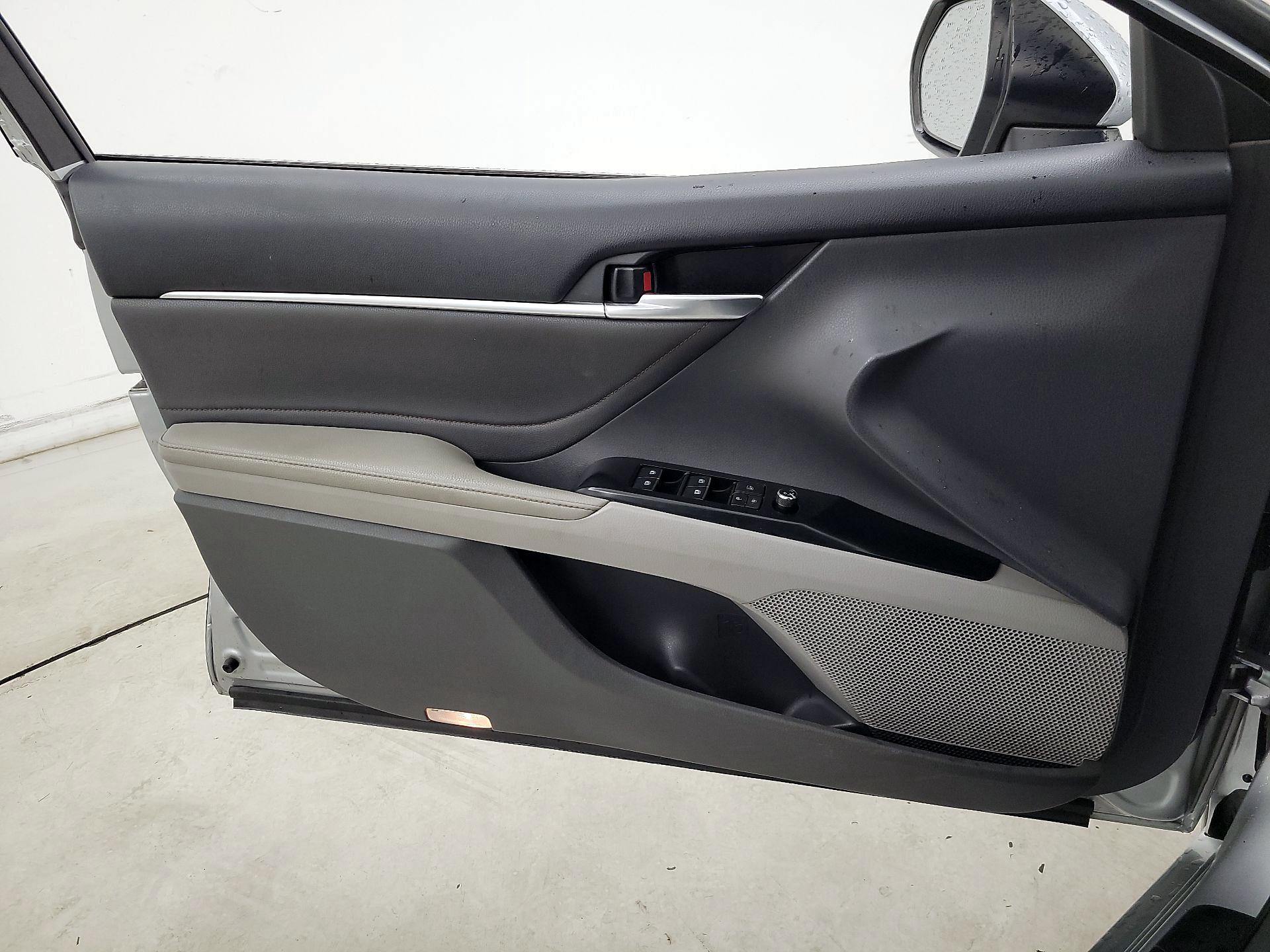 Thumbnail: 2018 Toyota Camry - 12