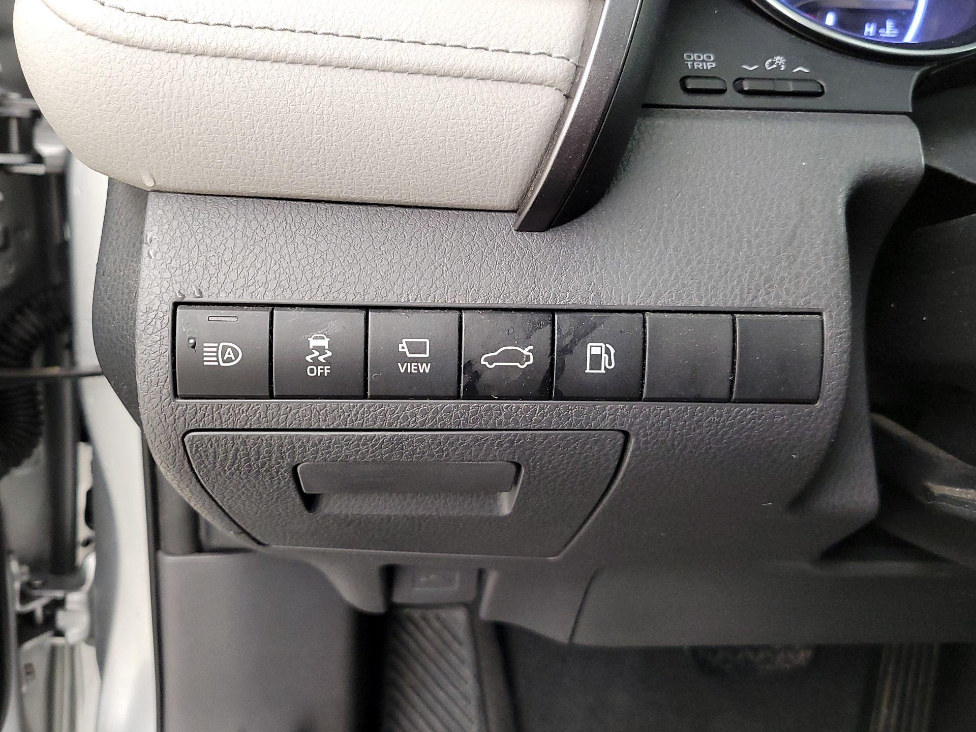 Thumbnail: 2018 Toyota Camry - 13