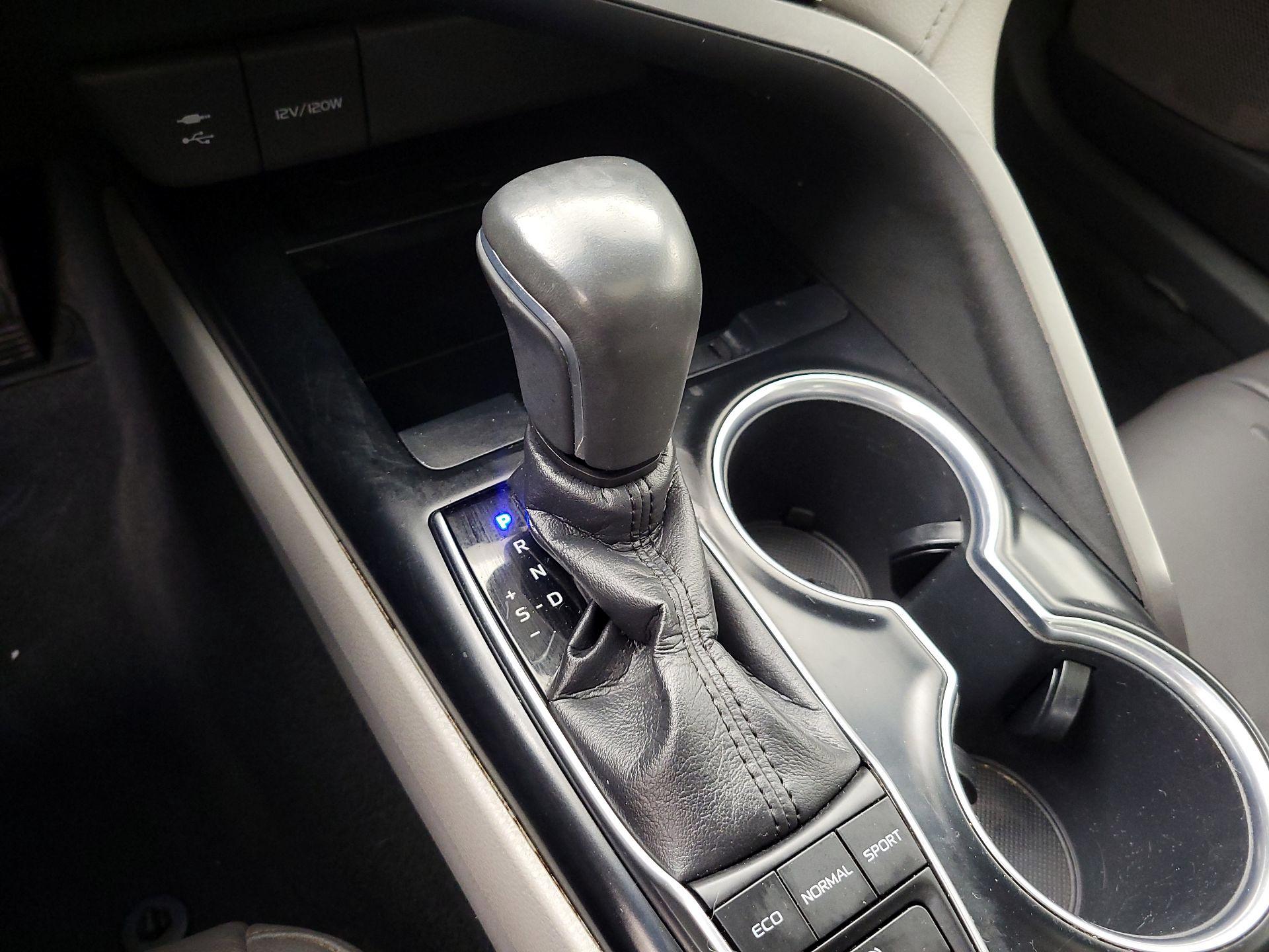 Thumbnail: 2018 Toyota Camry - 17