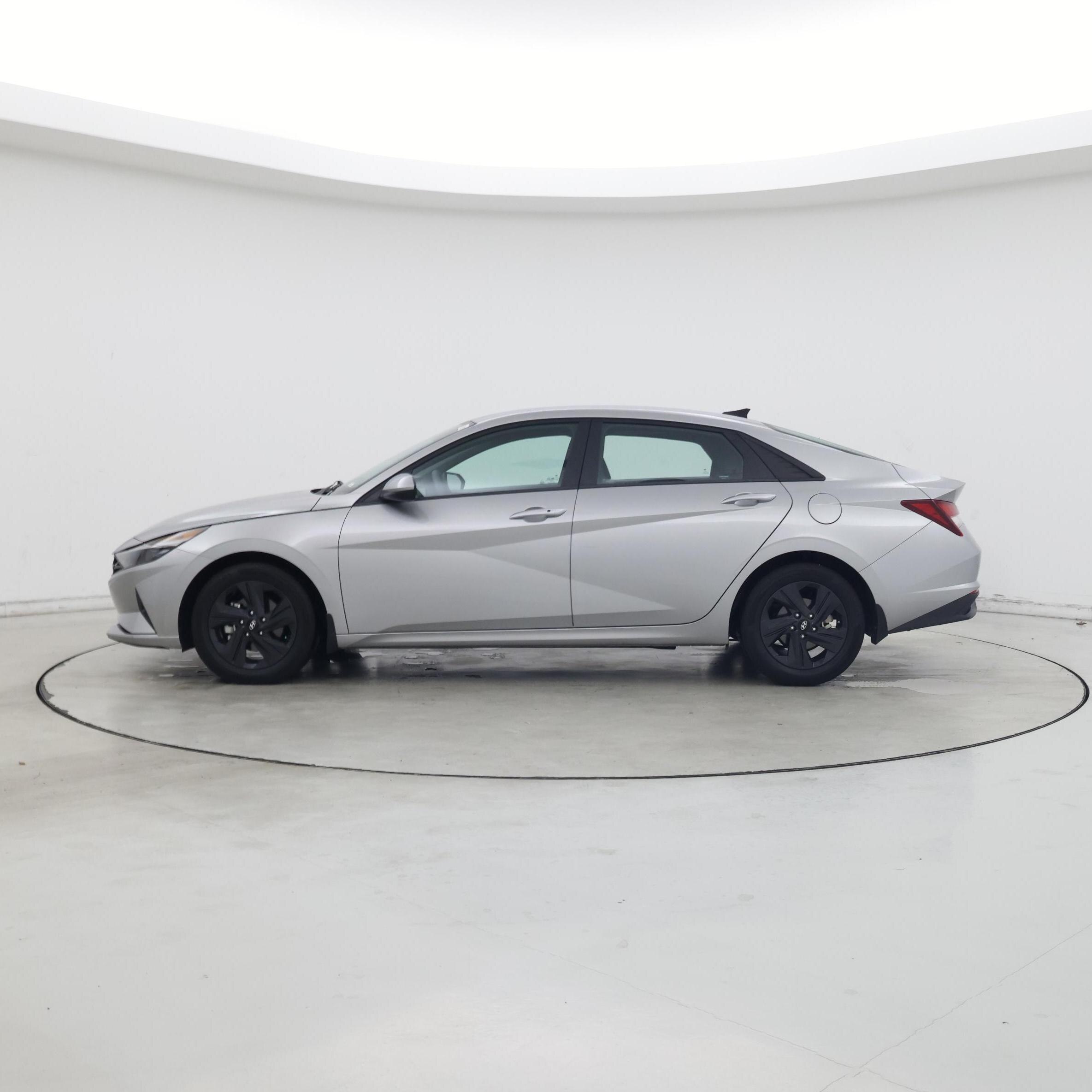 Thumbnail: 2023 Hyundai Elantra - 3