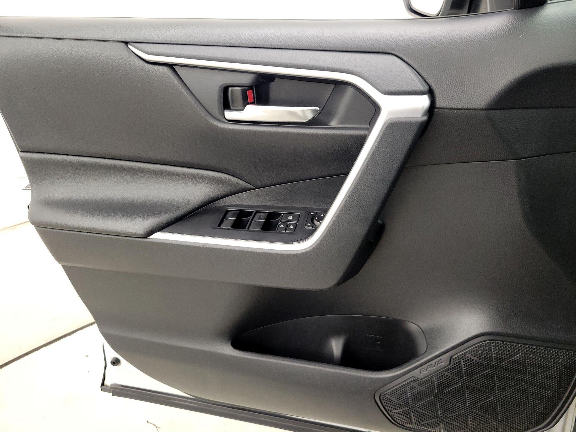 Thumbnail: 2019 Toyota RAV4 - 12