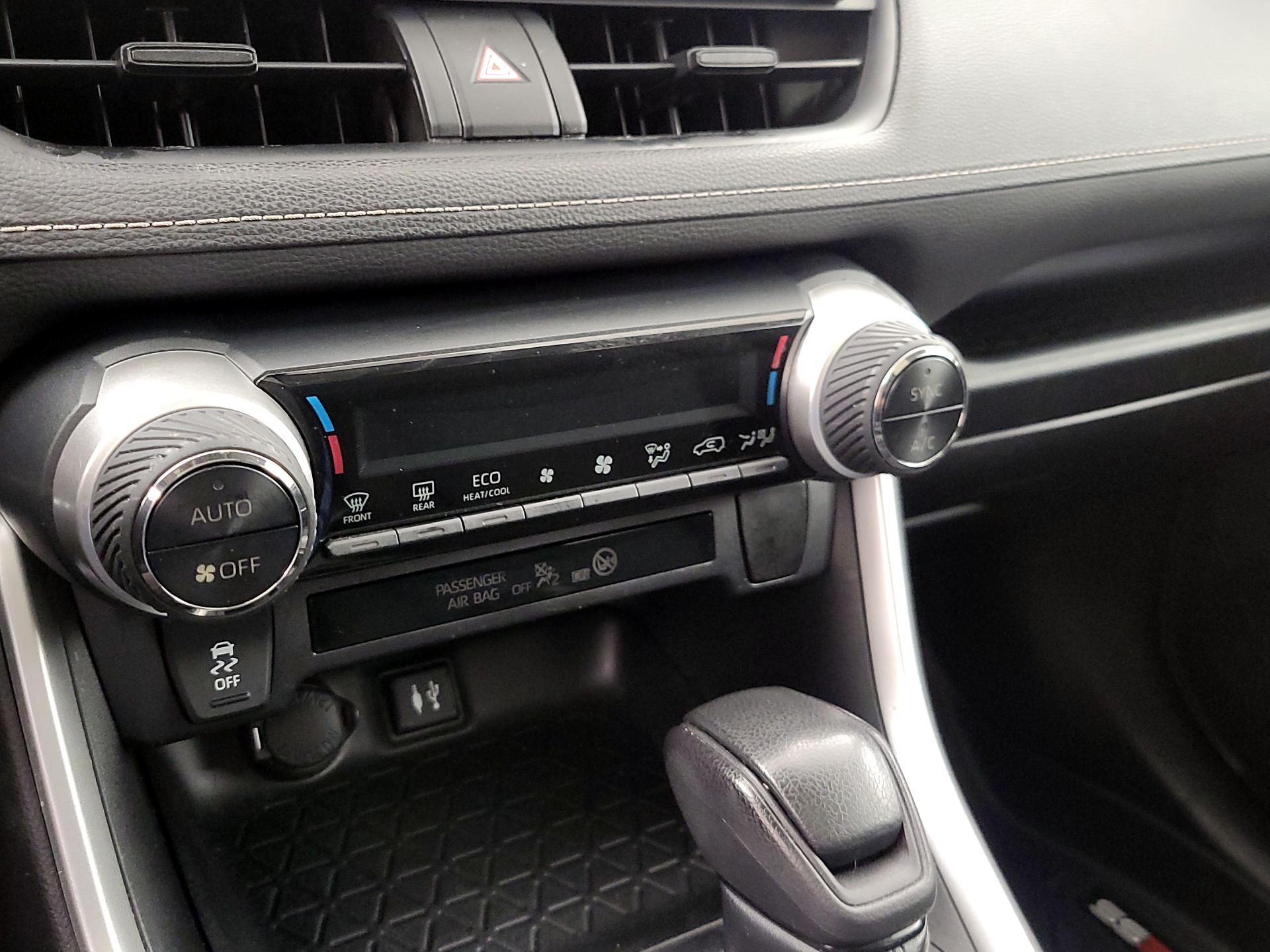 Thumbnail: 2019 Toyota RAV4 - 16
