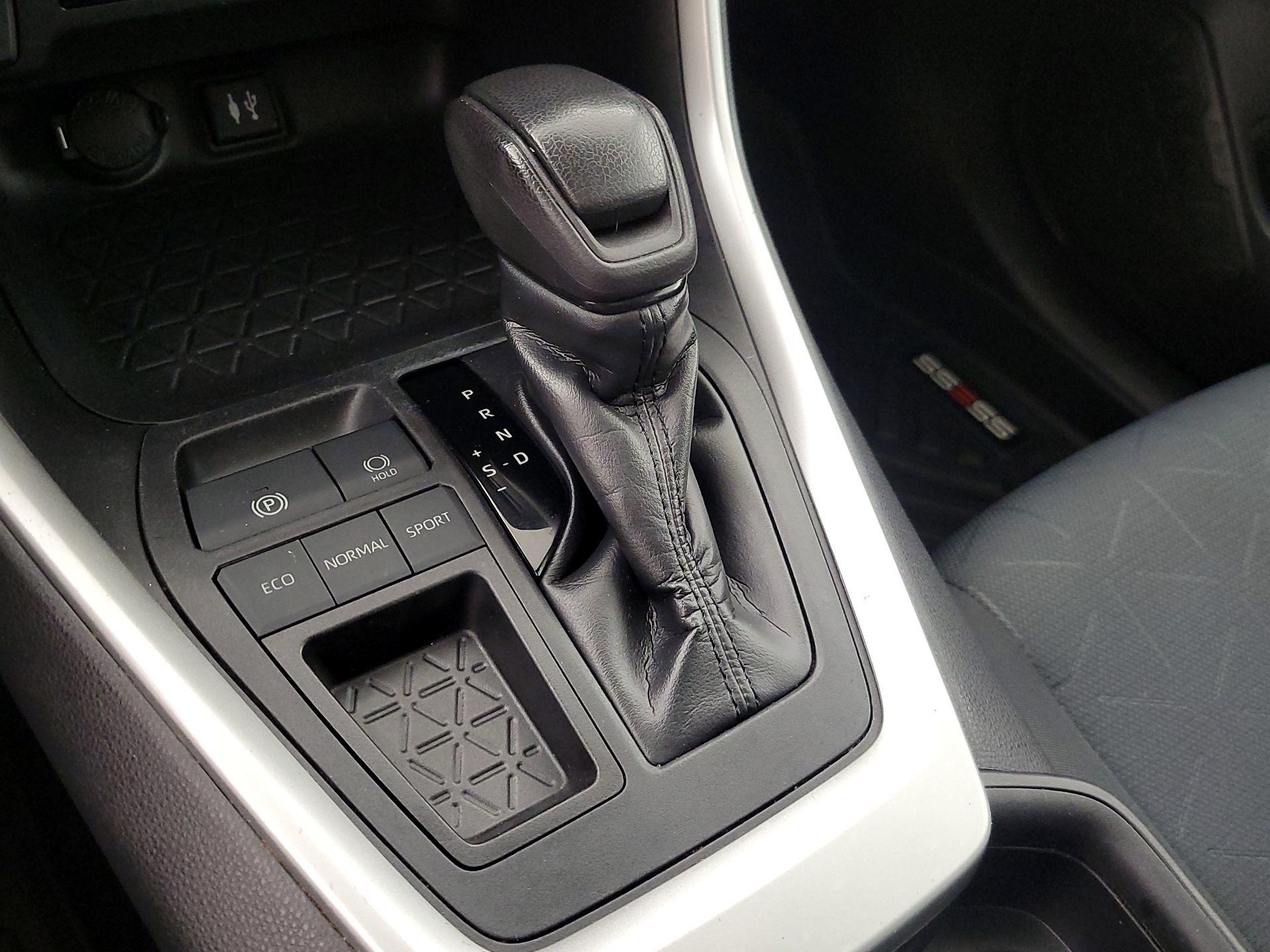 Thumbnail: 2019 Toyota RAV4 - 17