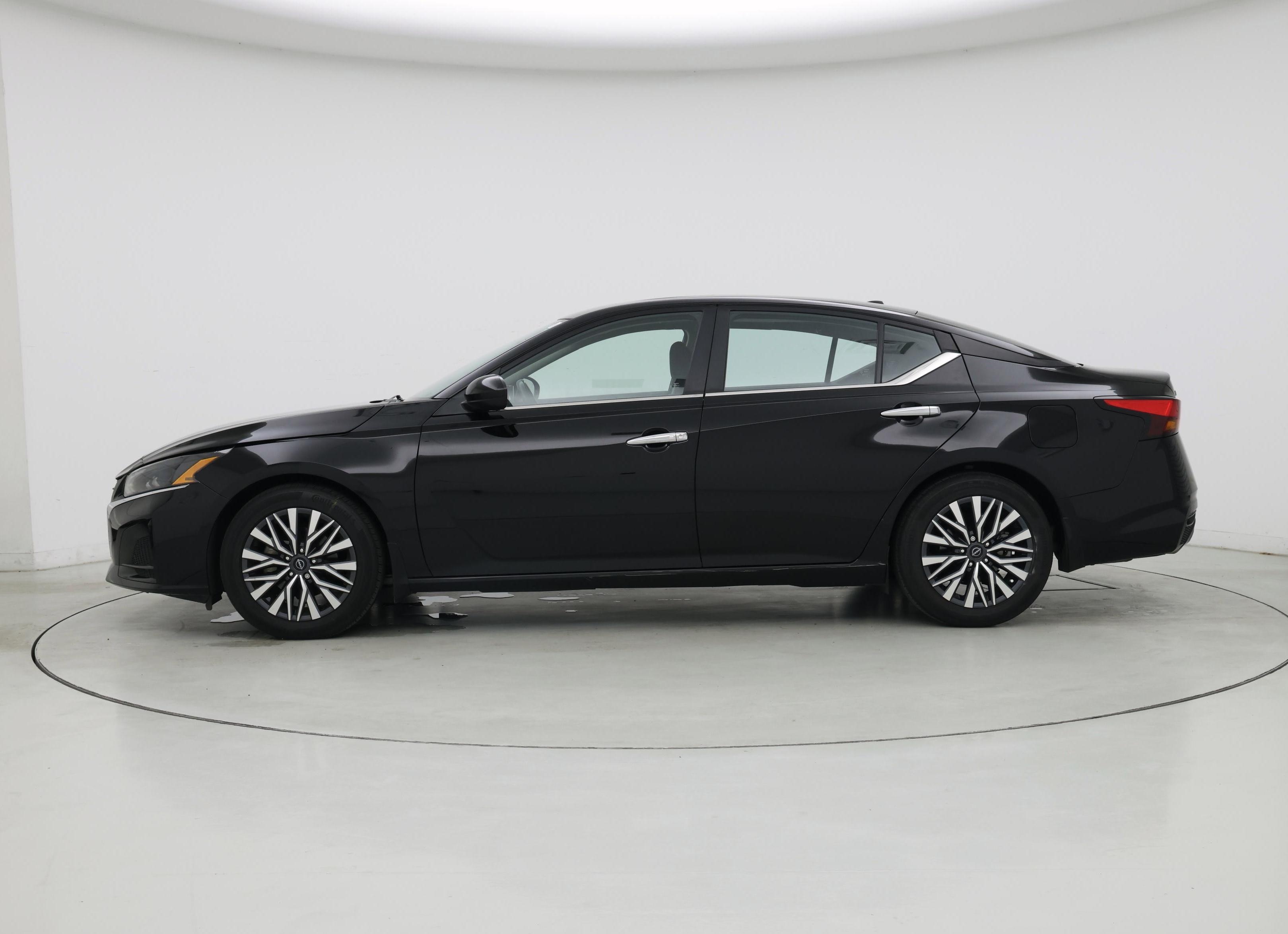 Thumbnail: 2023 Nissan Altima - 3
