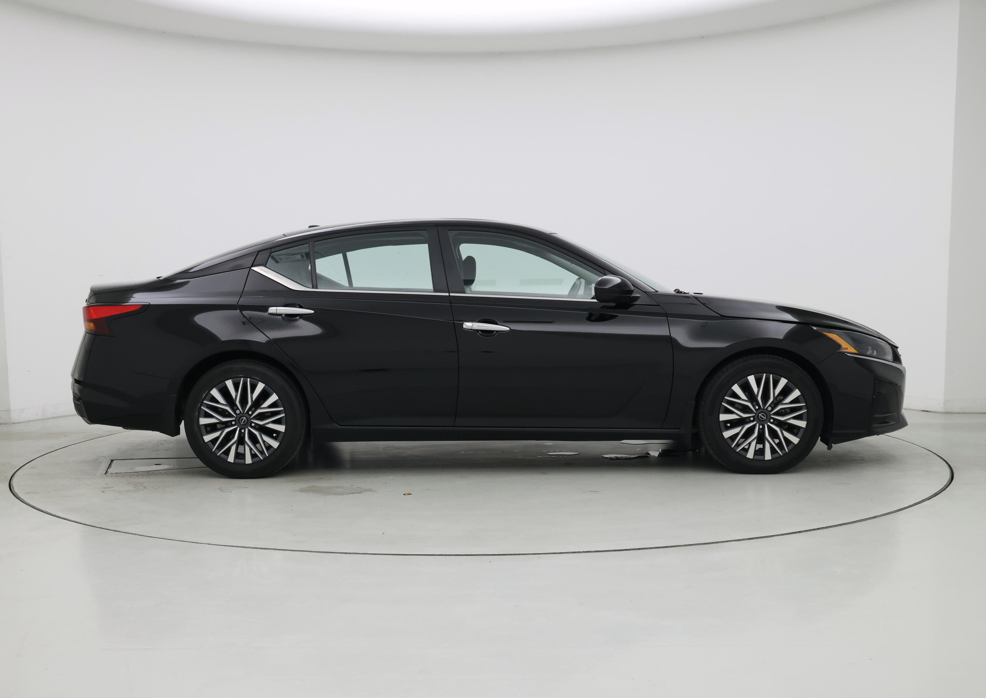 Thumbnail: 2023 Nissan Altima - 7