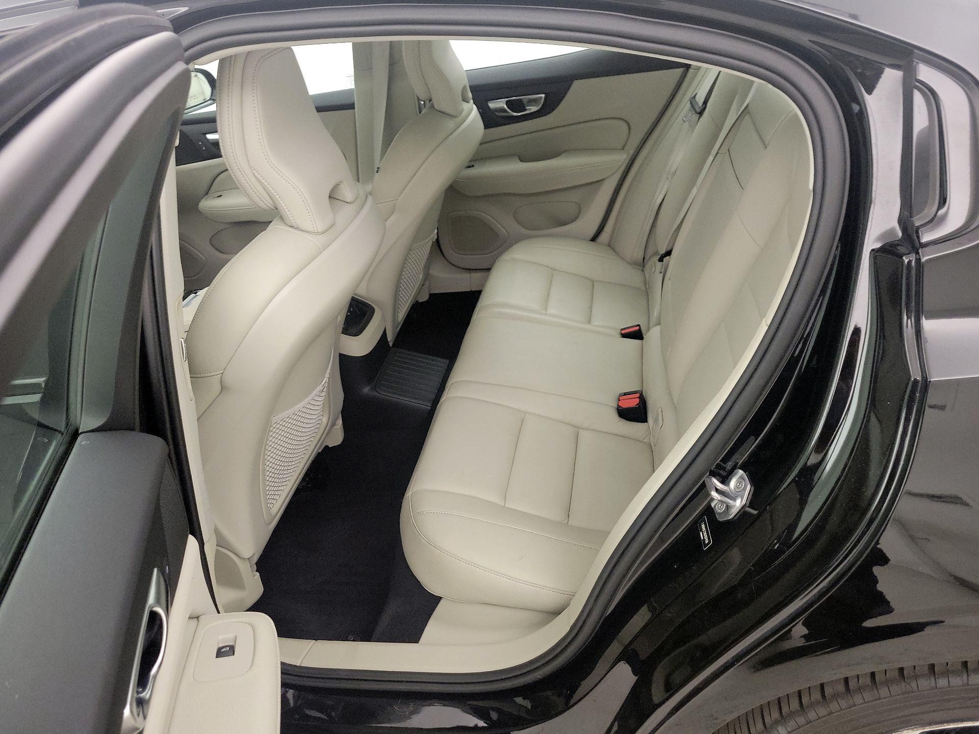 Thumbnail: 2022 Volvo S60 - 19