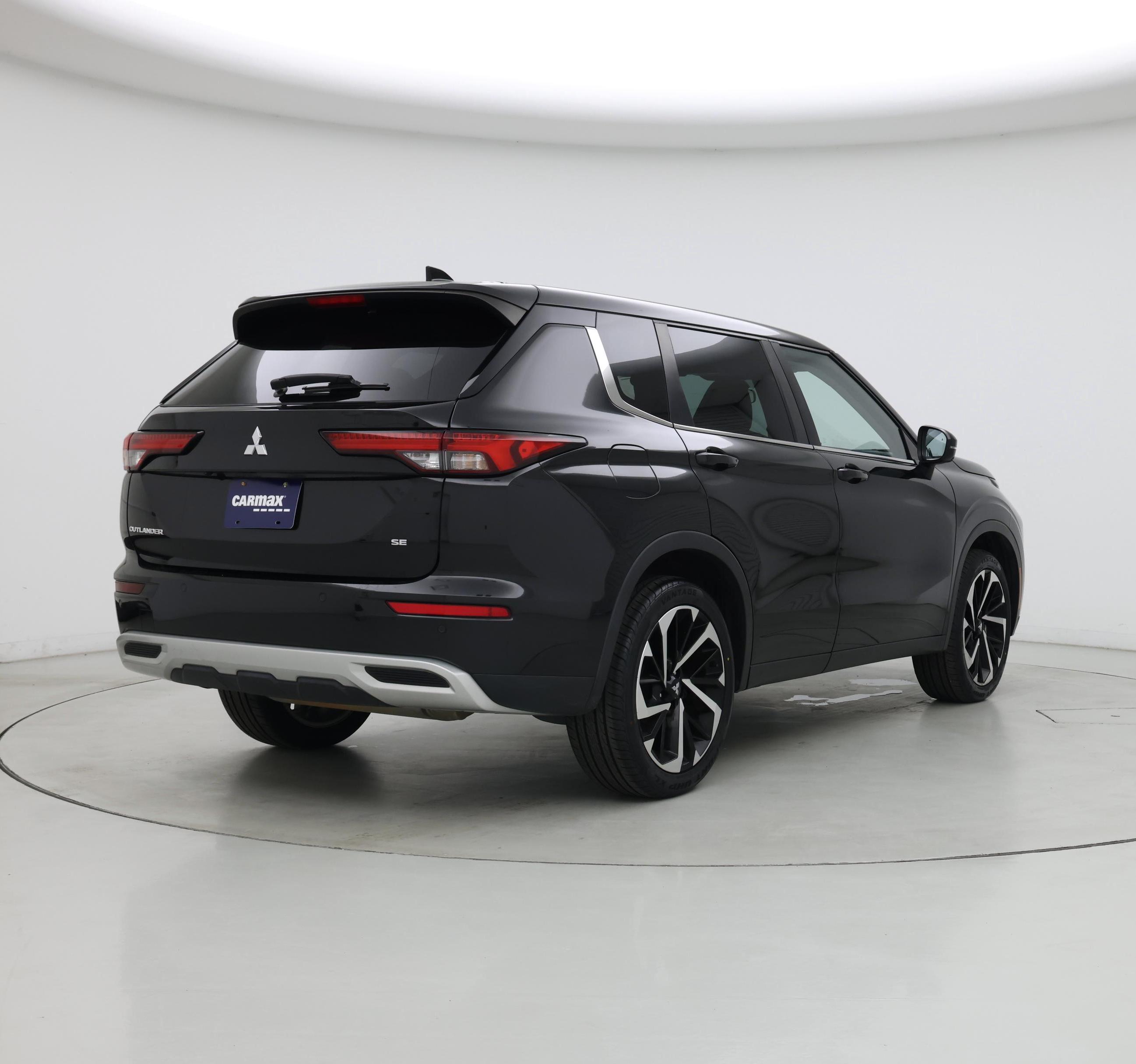 Thumbnail: 2023 Mitsubishi Outlander - 8