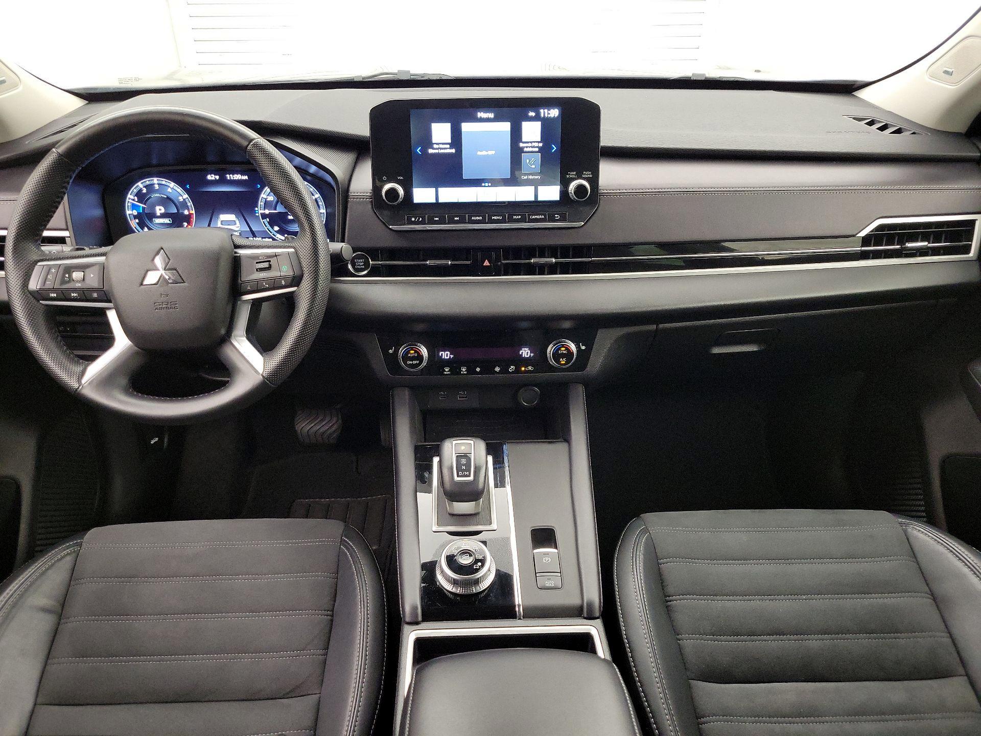 Thumbnail: 2023 Mitsubishi Outlander - 9
