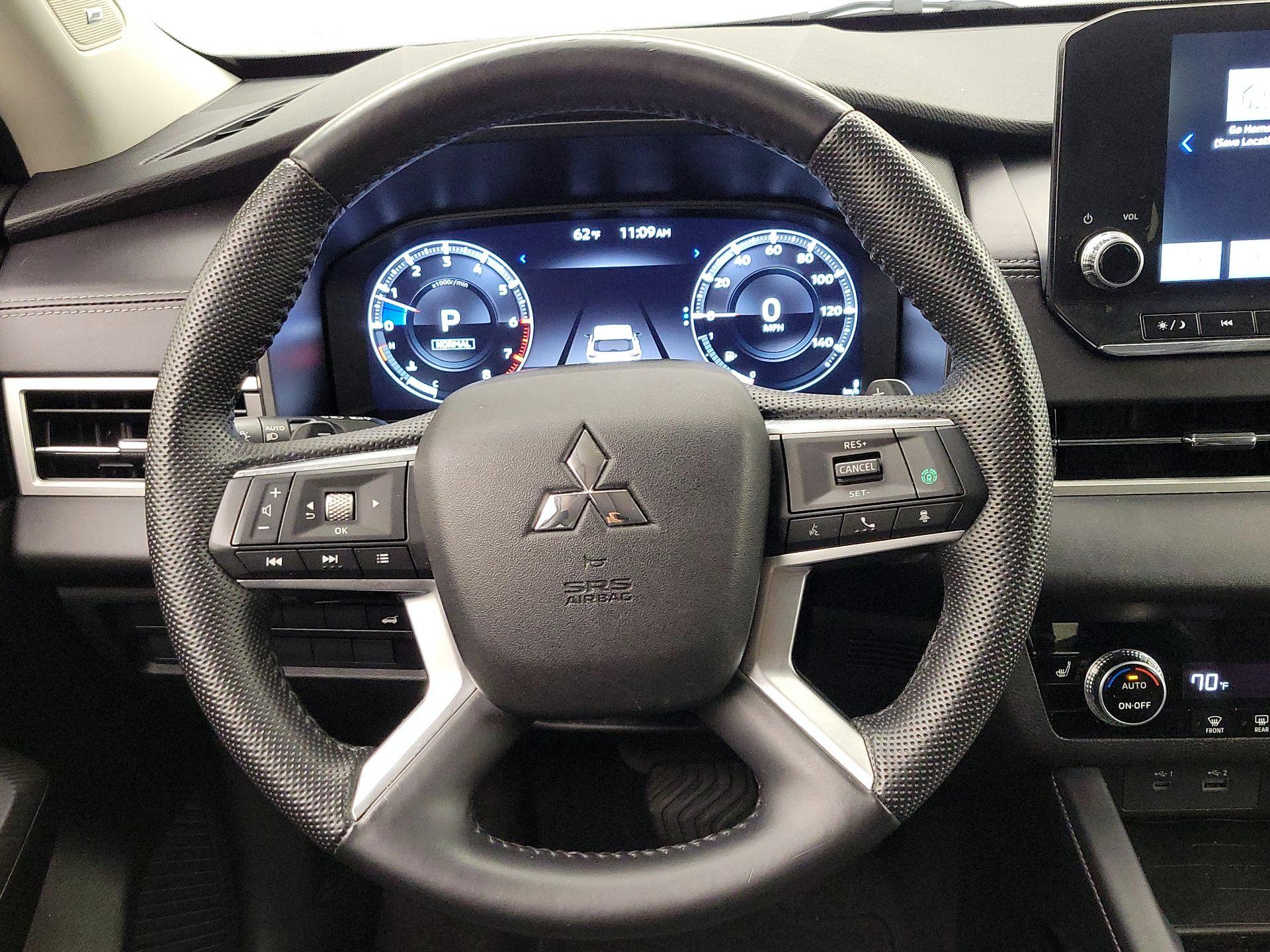 Thumbnail: 2023 Mitsubishi Outlander - 10