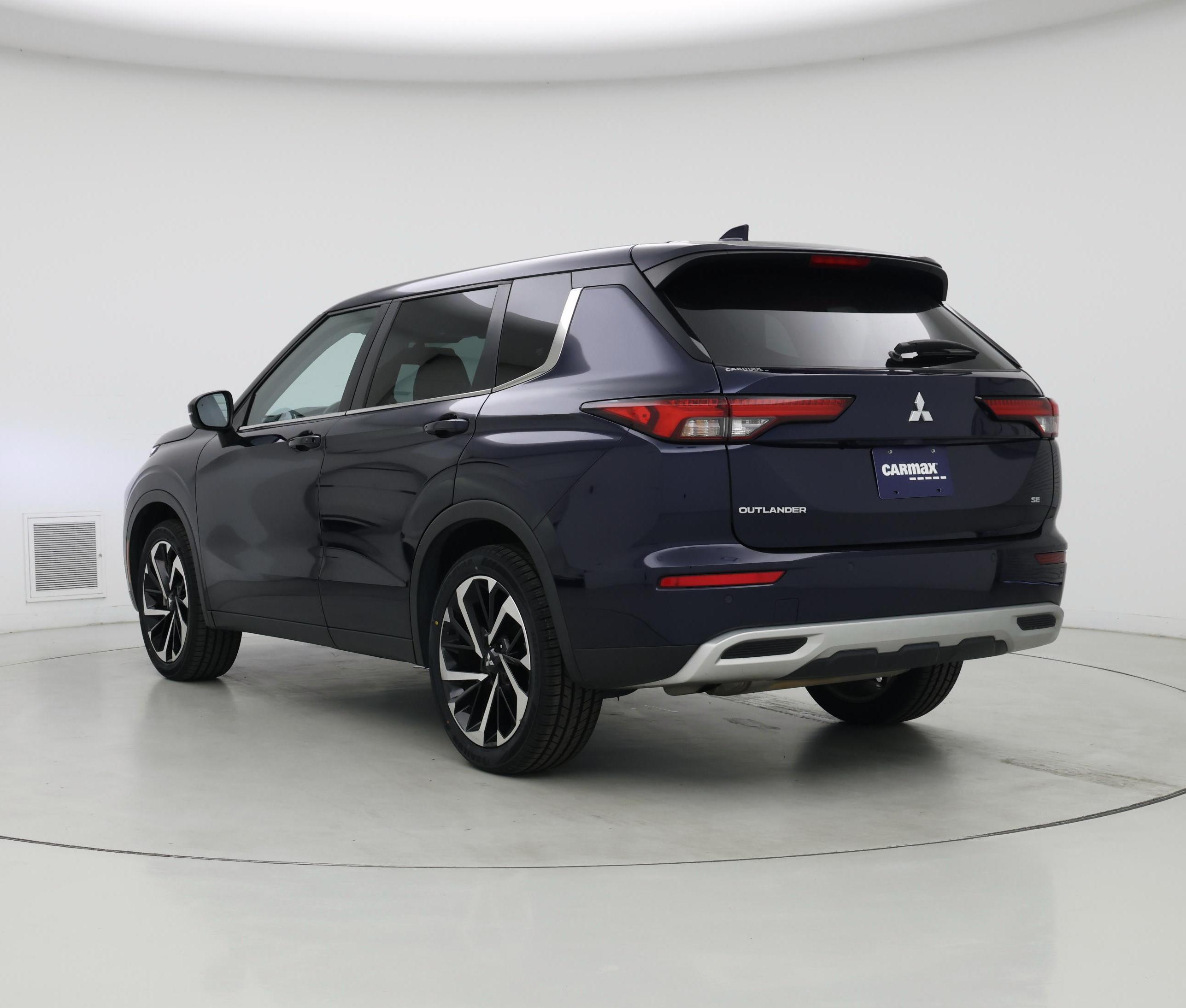 Thumbnail: 2023 Mitsubishi Outlander - 2
