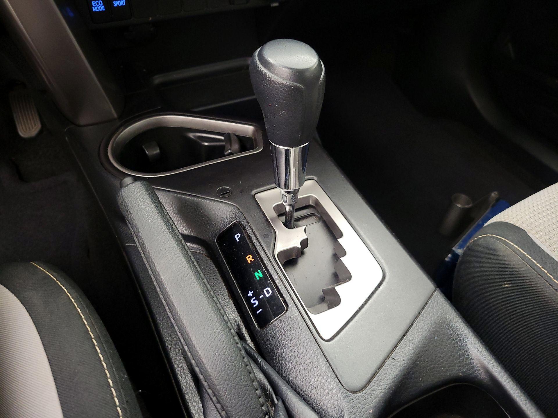 Thumbnail: 2018 Toyota RAV4 - 17