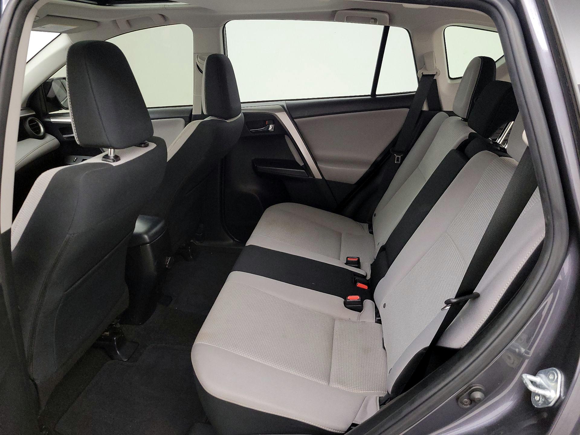 Thumbnail: 2018 Toyota RAV4 - 20