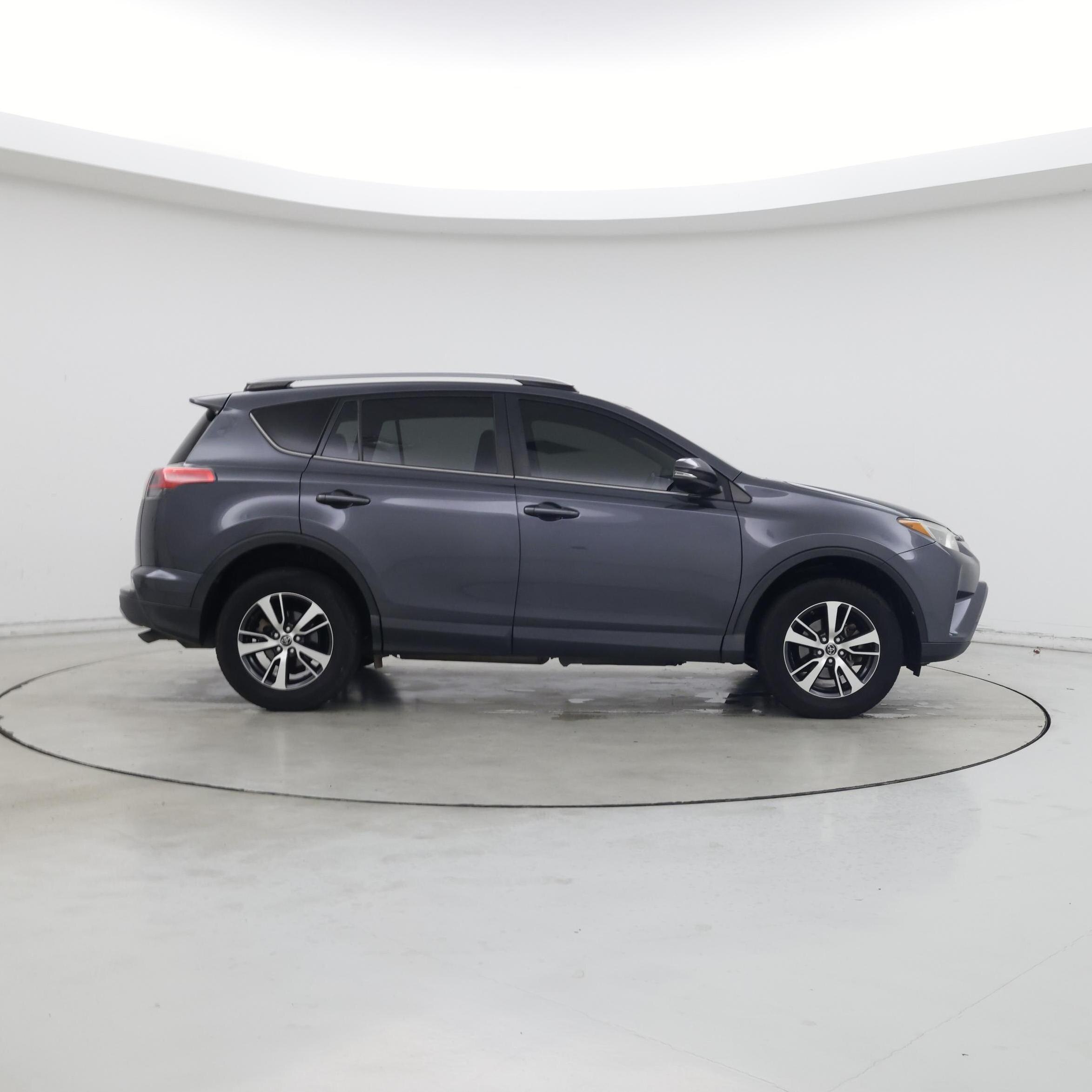 Thumbnail: 2018 Toyota RAV4 - 7