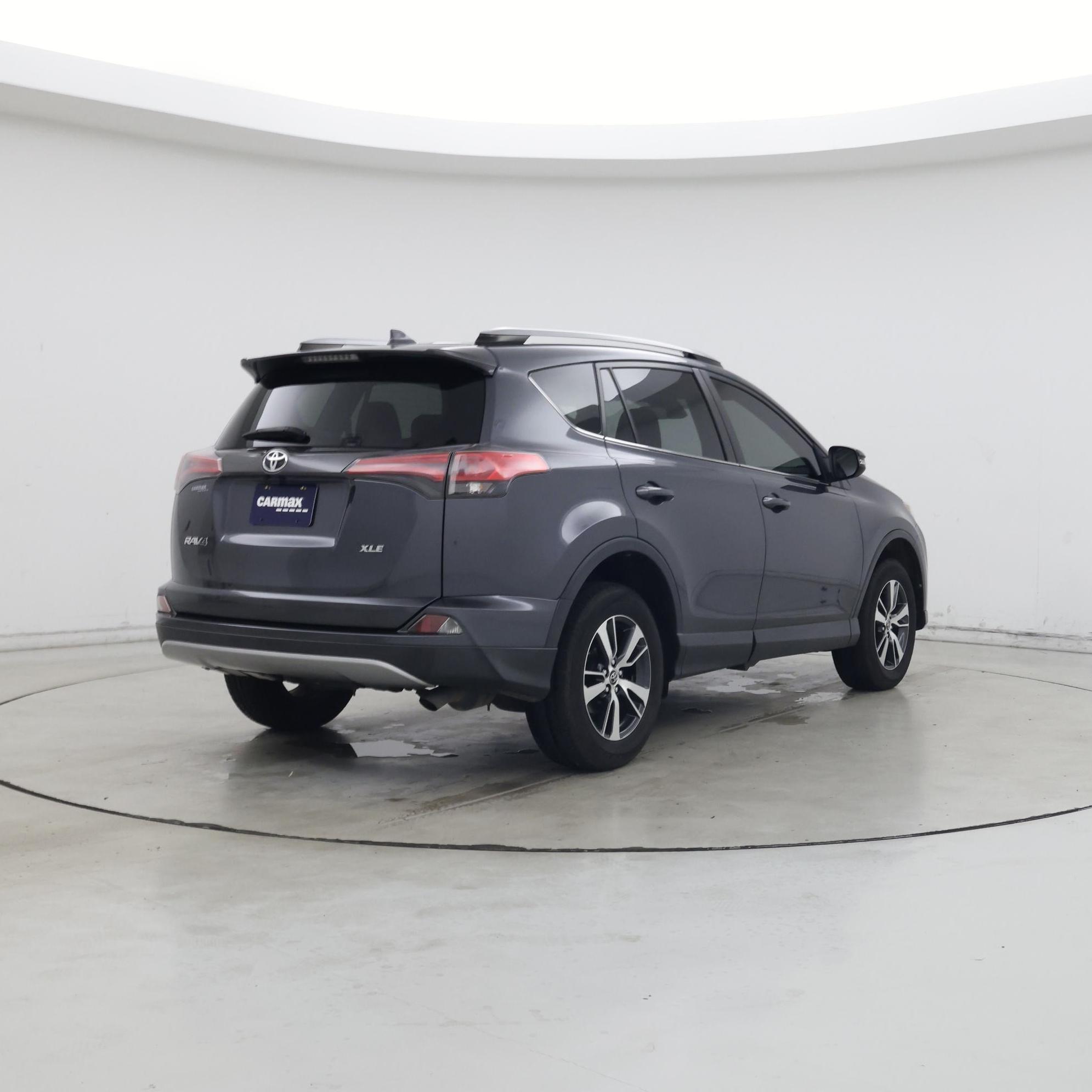 Thumbnail: 2018 Toyota RAV4 - 8