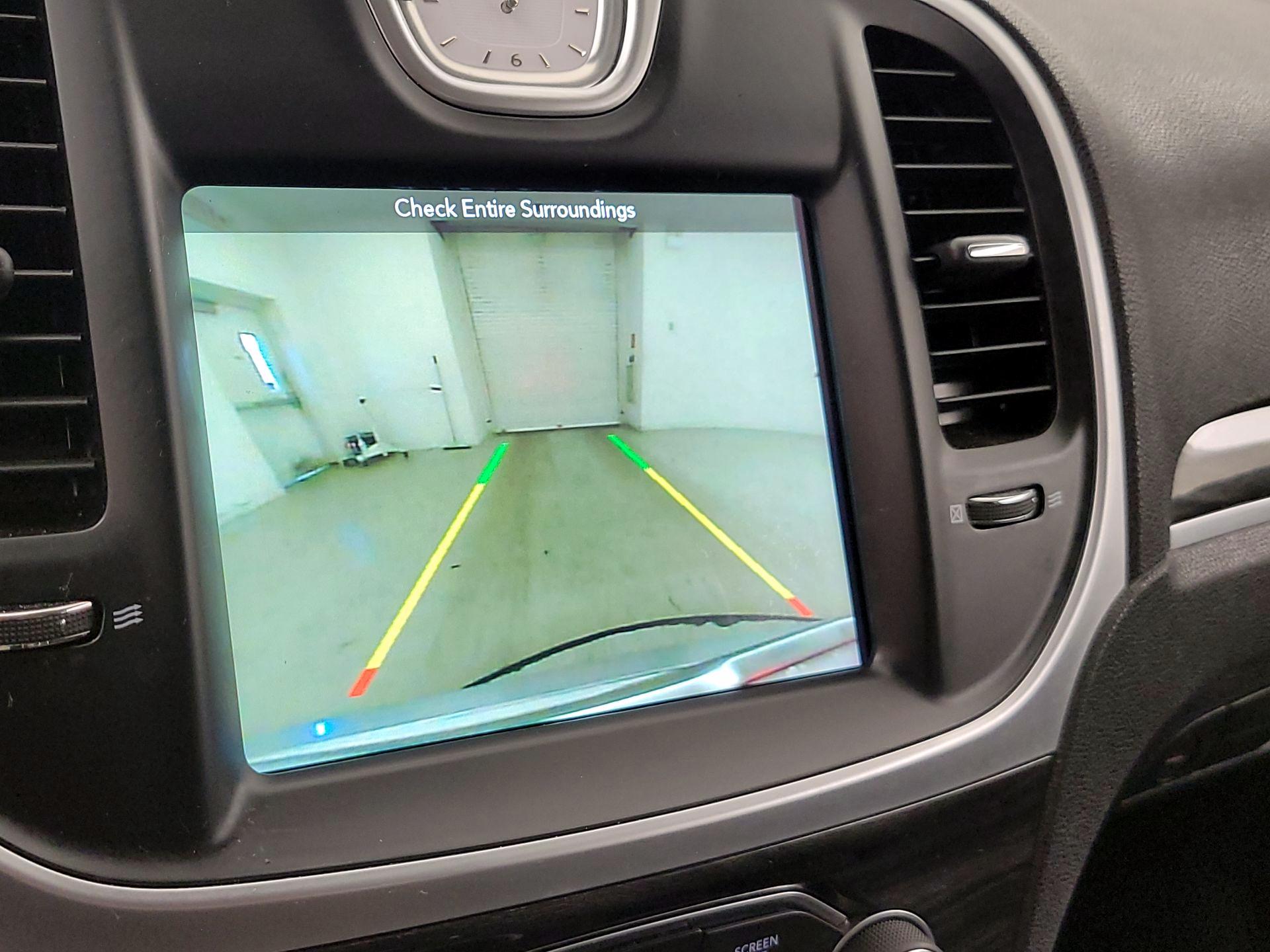 Thumbnail: 2019 Chrysler 300 - 14