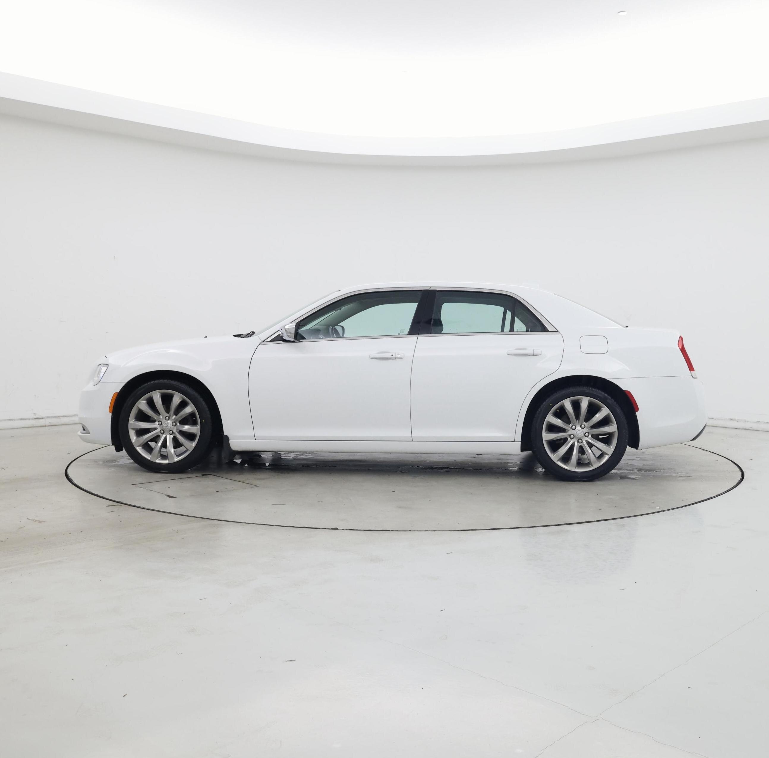 Thumbnail: 2019 Chrysler 300 - 3