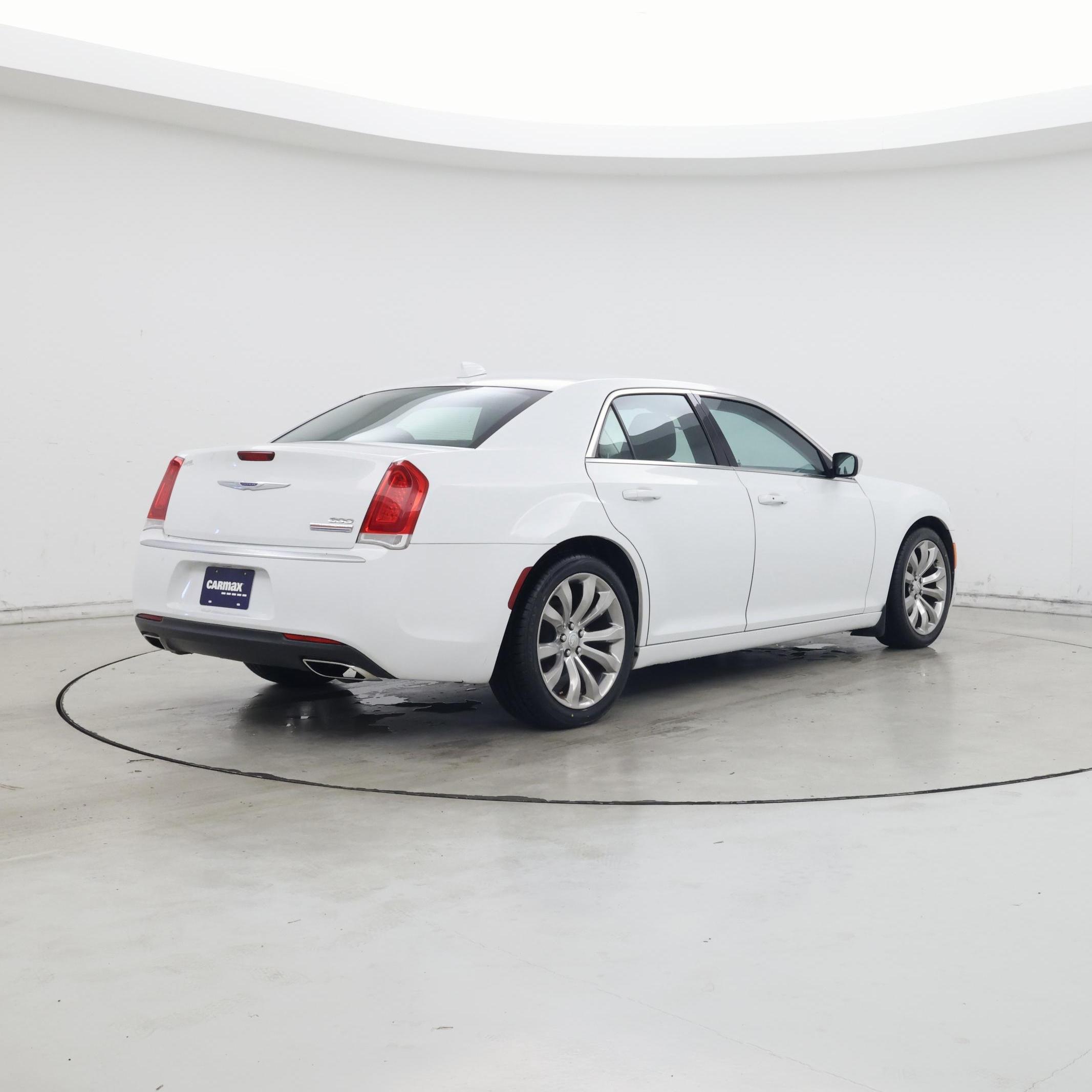 Thumbnail: 2019 Chrysler 300 - 8