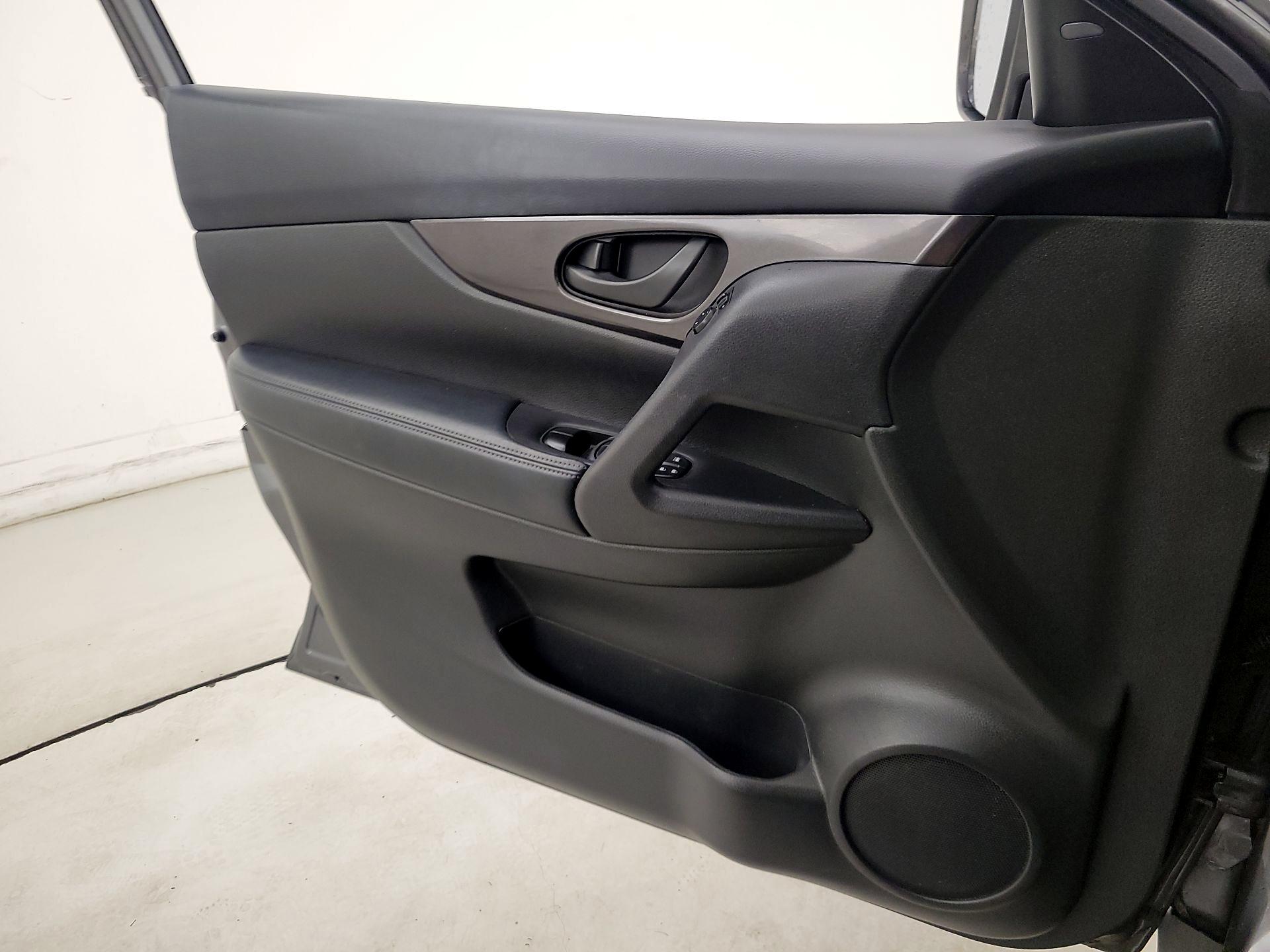 Thumbnail: 2019 Nissan Rogue - 12