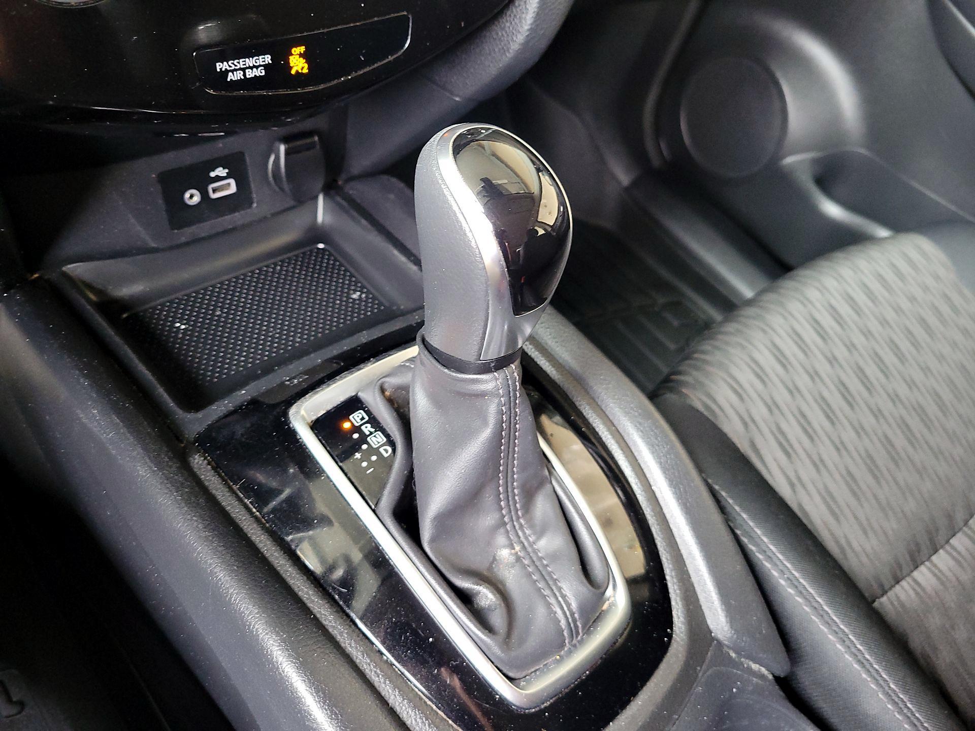 Thumbnail: 2019 Nissan Rogue - 17