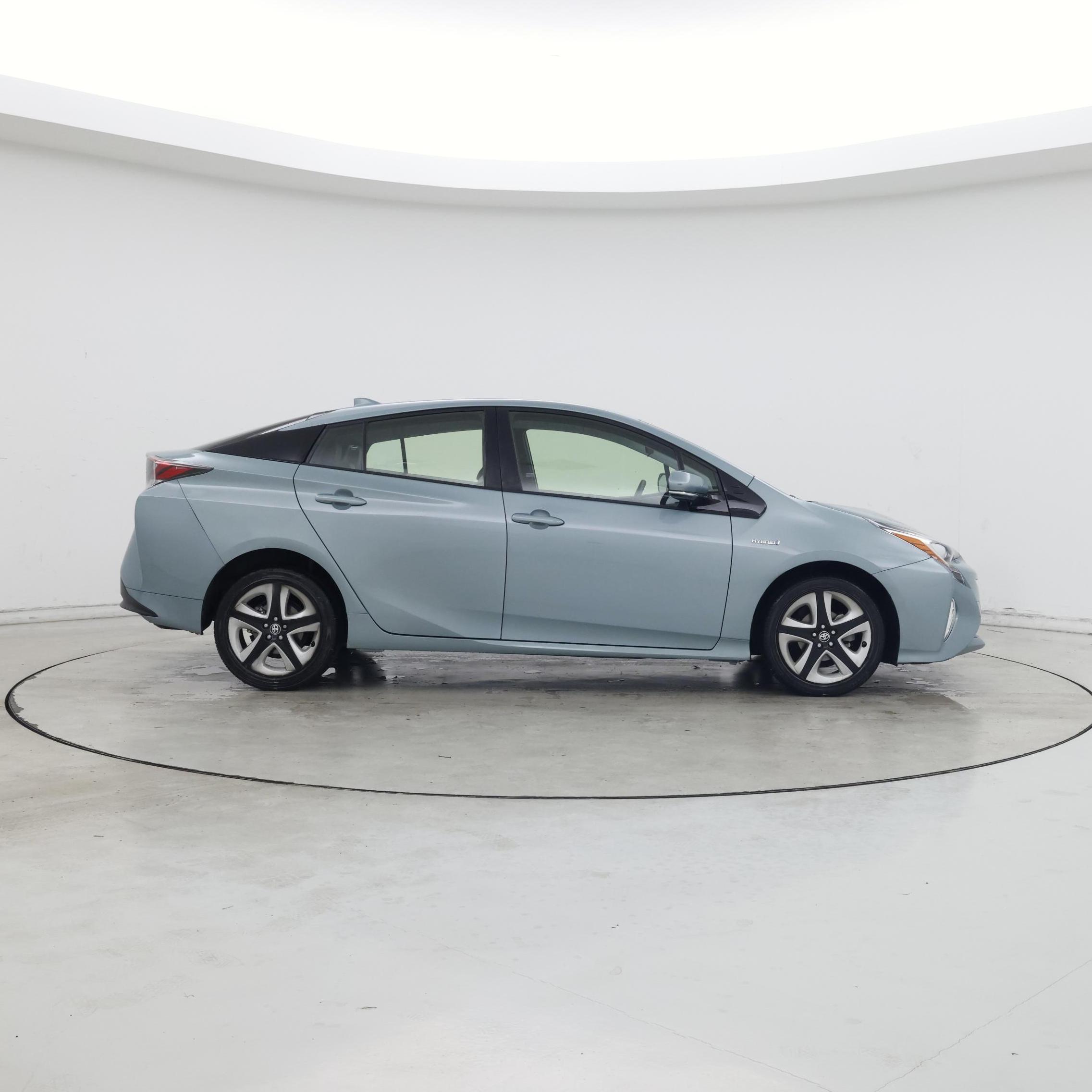 Thumbnail: 2016 Toyota Prius - 7