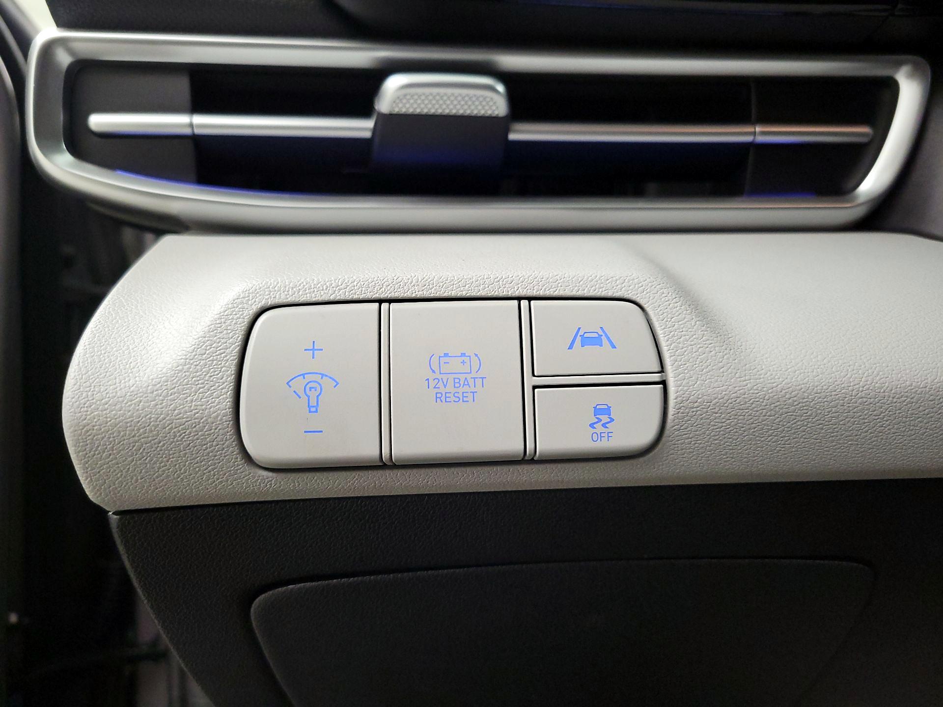 Thumbnail: 2023 Hyundai Elantra - 13