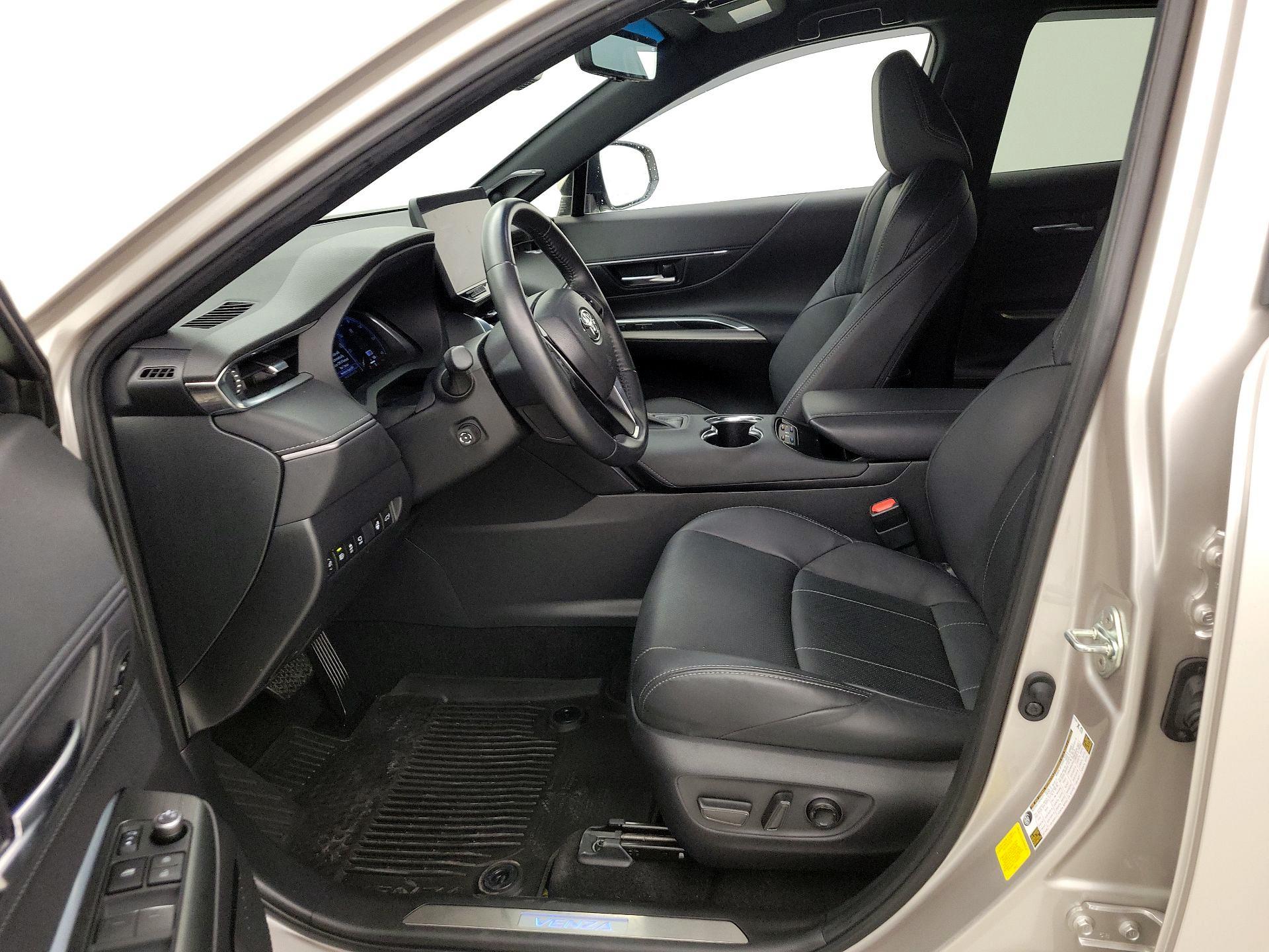 Thumbnail: 2023 Toyota Venza - 11