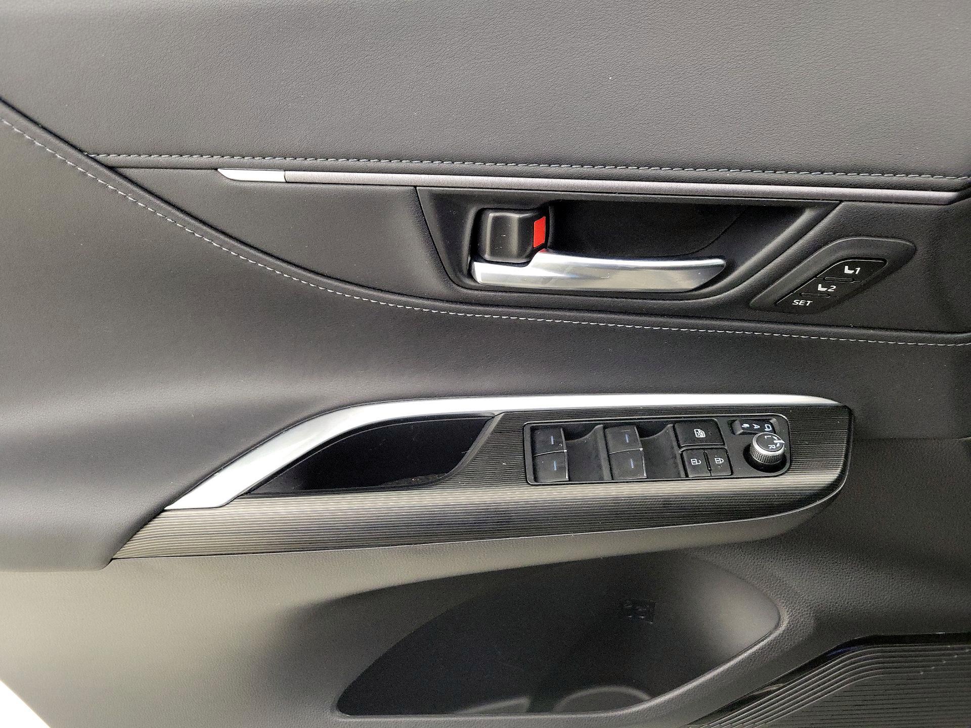 Thumbnail: 2023 Toyota Venza - 12