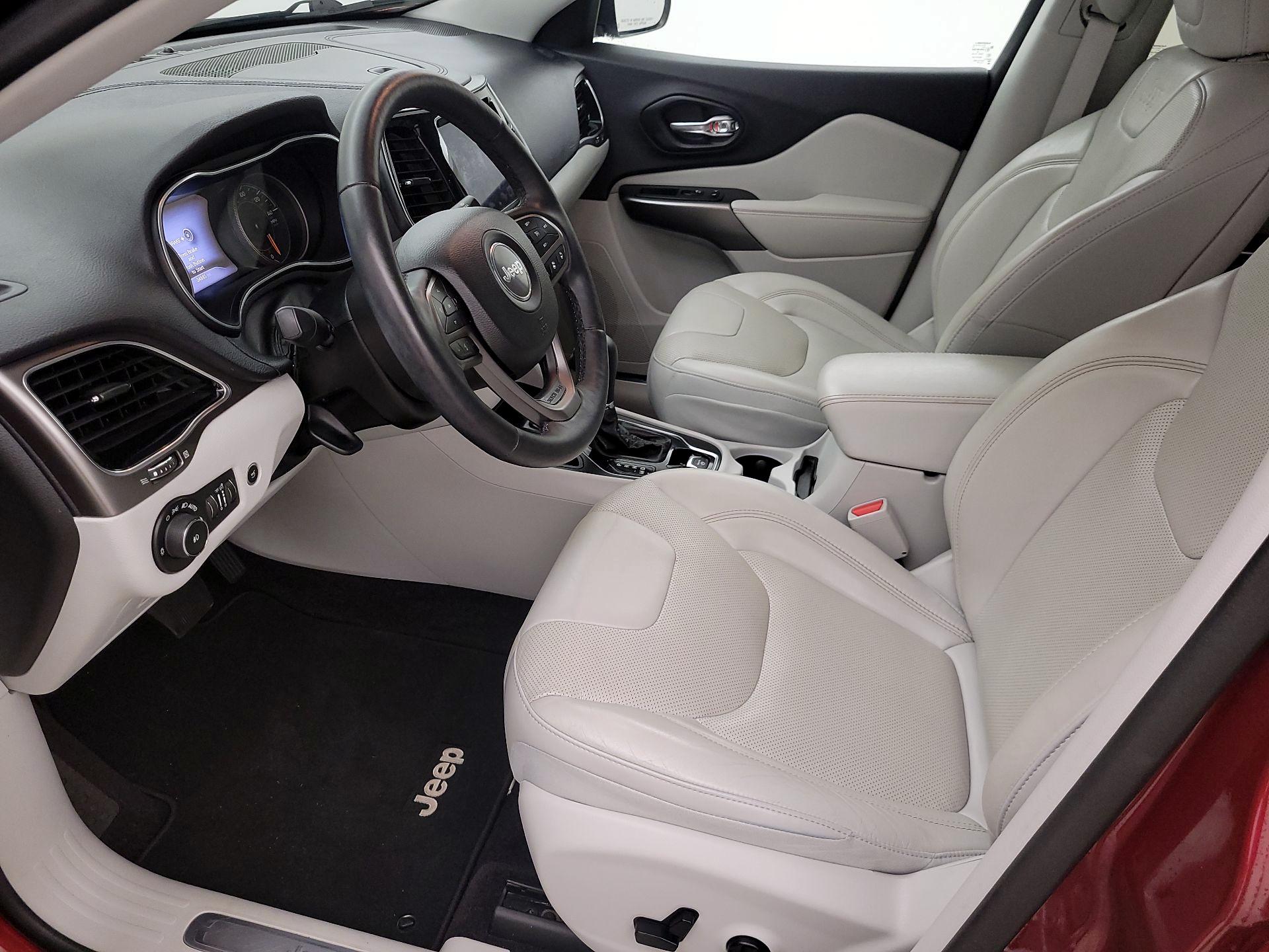 Thumbnail: 2019 Jeep Cherokee - 11